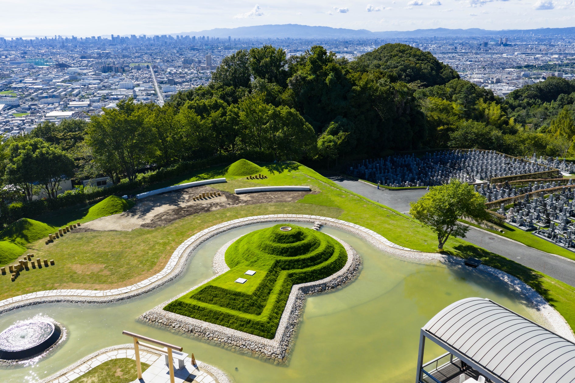 【御礼と新発表】大阪メモリアルパーク「竹田式古墳墓」プレオープン販売分280区画が全て完売 ― “291基の円筒埴輪×真鍮名盤プレート ...