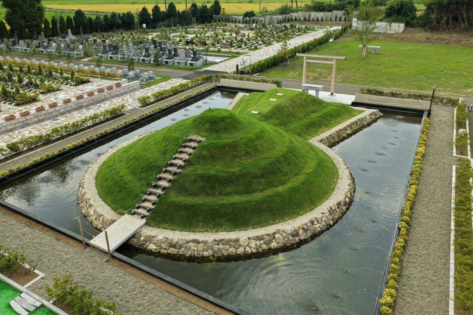 話題の前方後円墳型のお墓「竹田式古墳墓」がふるさと納税で選択可能に！千葉県野田市「野田ほたるローズガーデン古墳墓」が返礼品に採用