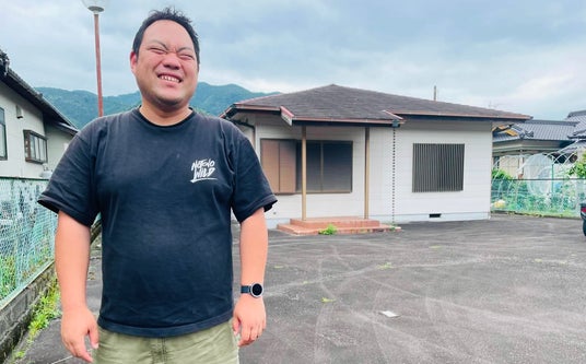 「住まい」としては難しい。でも、「つくる場所」なら。空き家買取専門店も判断に悩んだ川根町の元社員寮 アーティスト×空き家マッチングツアーをきっかけに、地域の創造拠点へ 「住まい」としては難しい。でも、「つくる場所」なら。空き家買取専門店も判断に悩んだ川根町の元社員寮 アーティスト×空き家マッチングツアーをきっかけに、地域の創造拠点へ