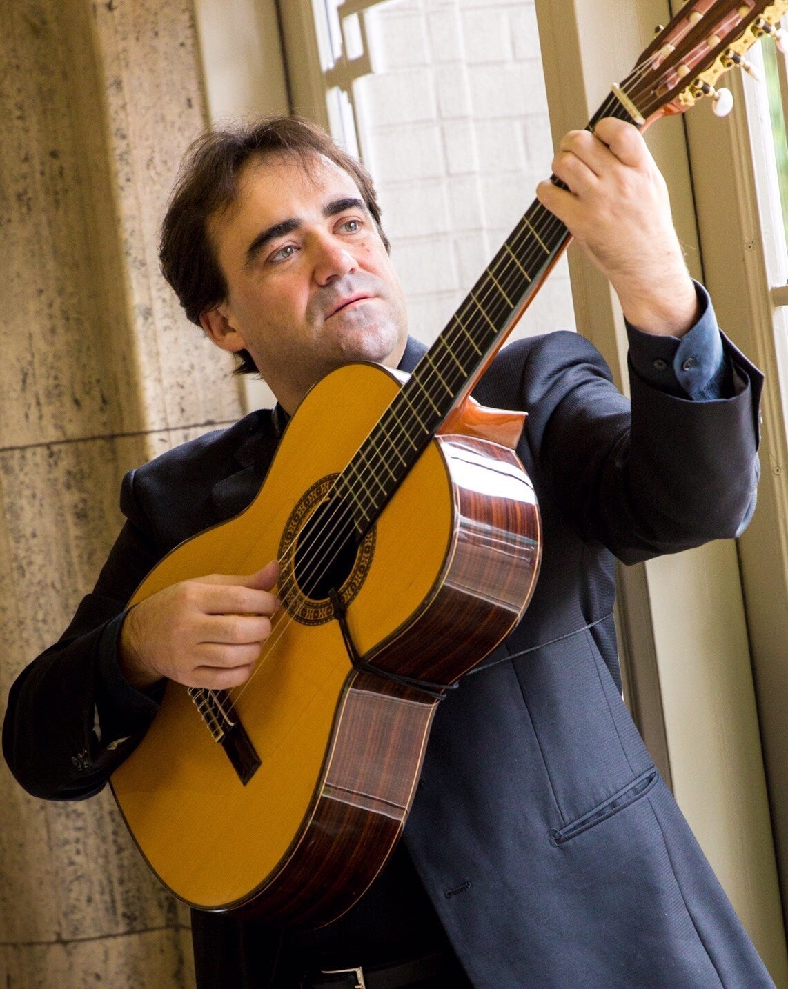 ホルヘ・ディアス（ギター＆ヴォーカル）