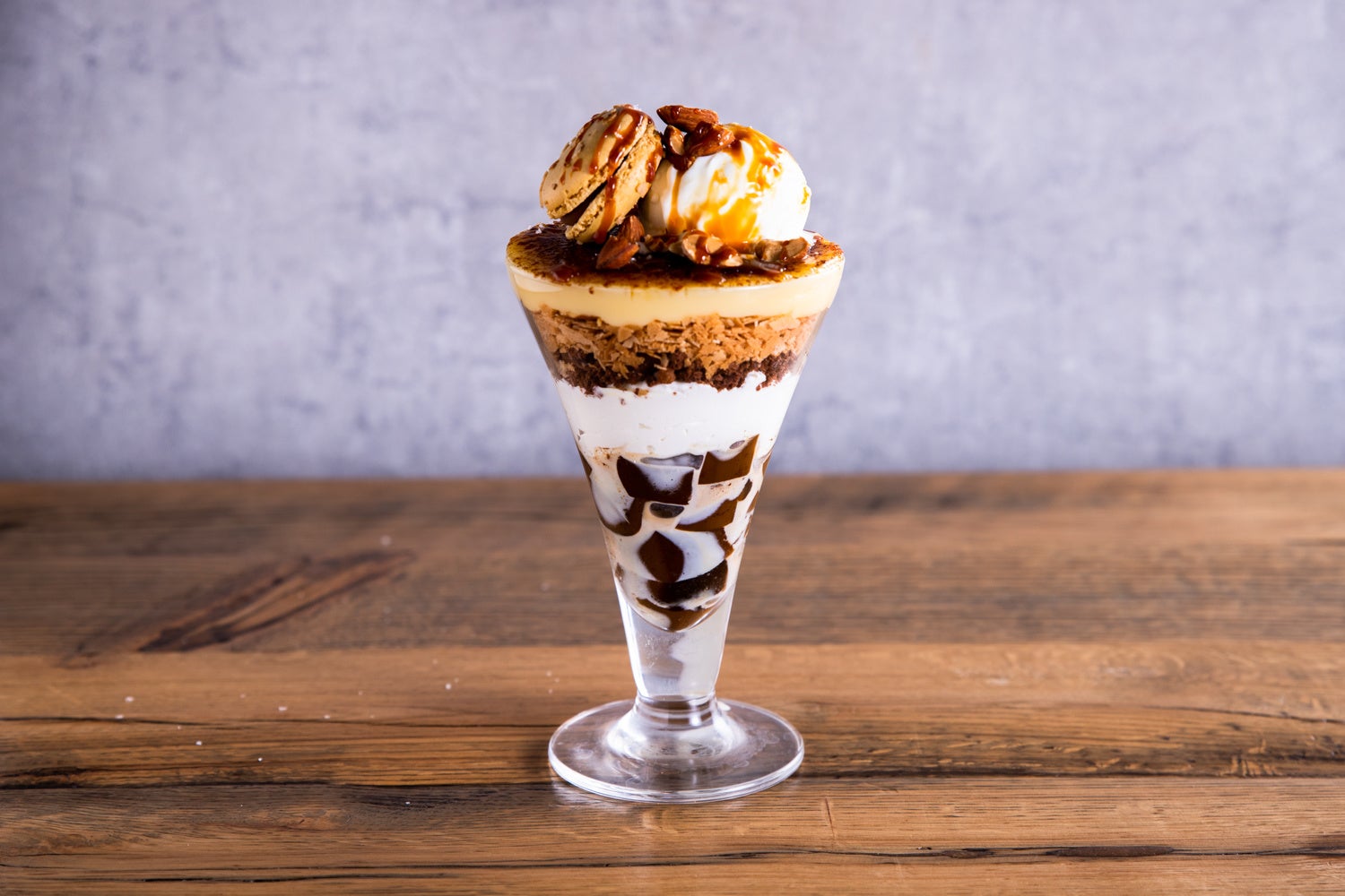 ベトナムコーヒーと塩キャラメルのブリュレパフェ