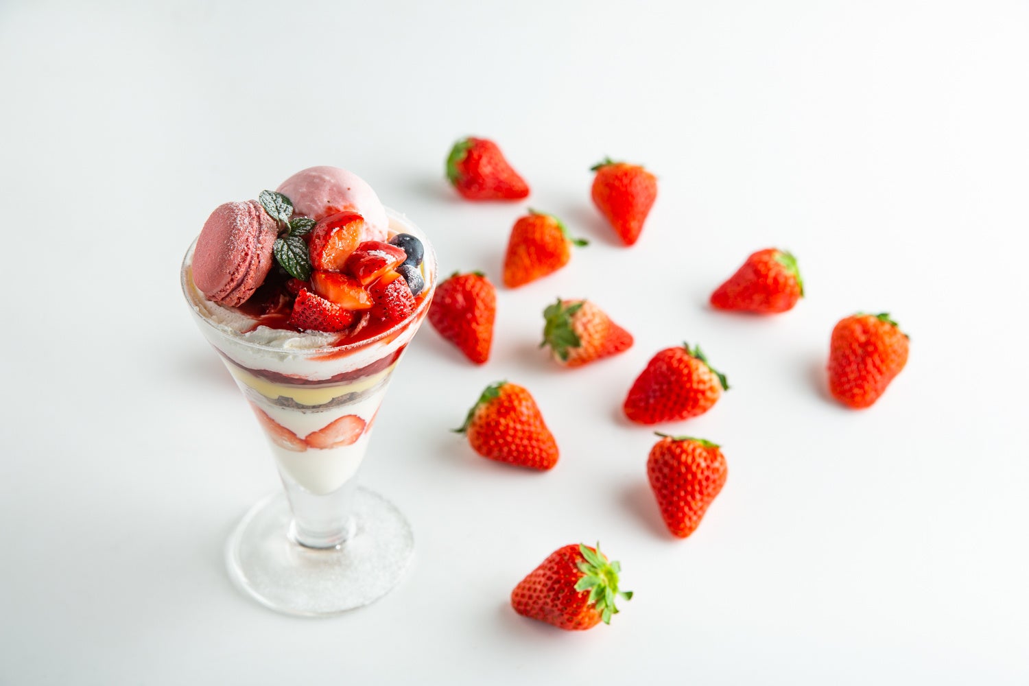 1. ストロベリーパフェ　1,200円