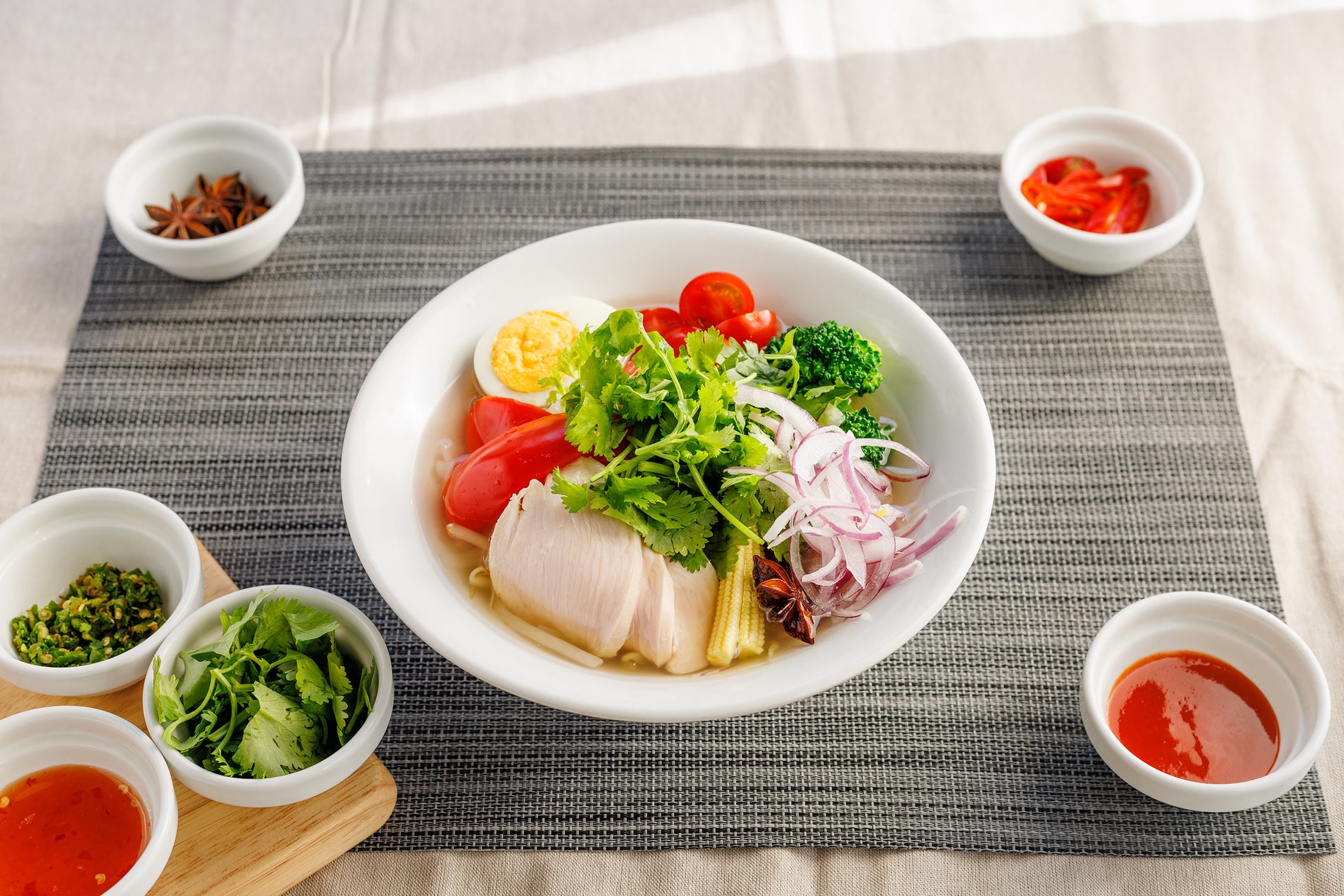【冷製】蒸し鶏と夏野菜のフォー