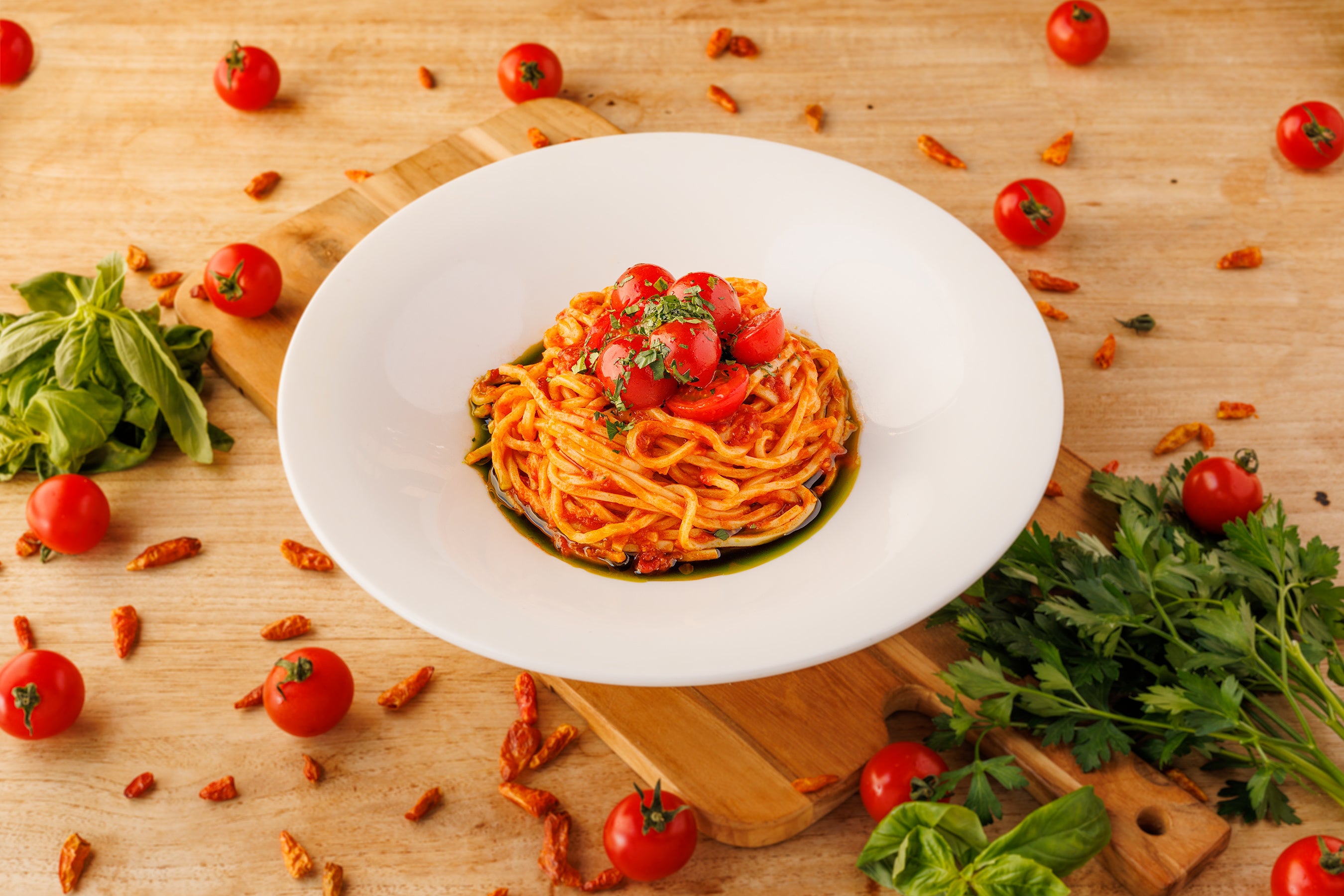 完熟ミニトマトの冷製アラビアータ／950円（1,045円） 浅草開化楼開発・低加水パスタフレスカ（生麺）