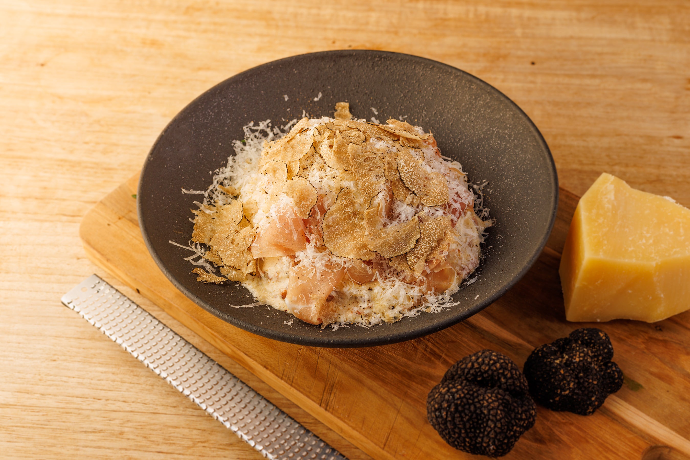 サマートリュフと生ハムの冷製カルボナーラ （フェデリーニ）／1,650円（1,815円）