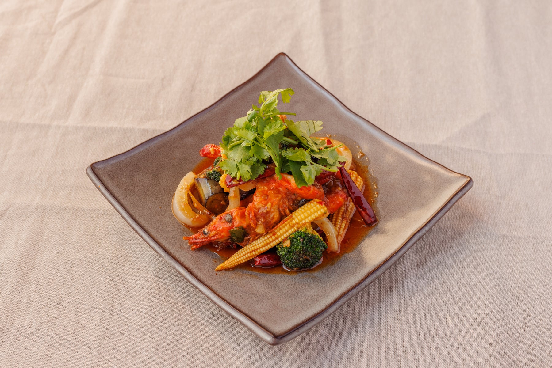 2.ソフトシェルシュリンプと夏野菜のサンバル炒め／1,320円　NEW!