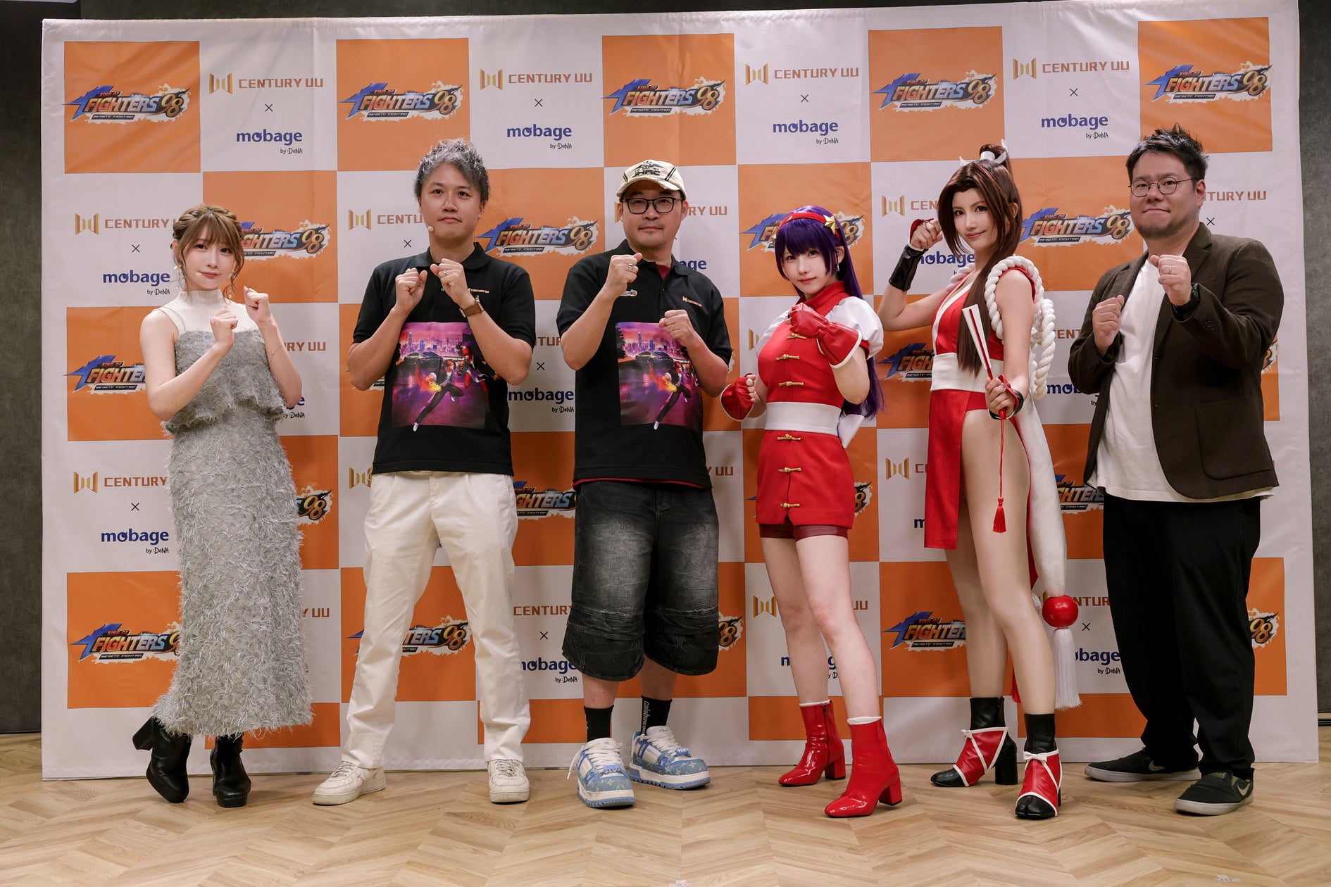 えなこ&南あみ、KOF98コスで登場!新作RPG発表会 えなこ&南あみ、KOF98コスで登場!新作RPG発表会