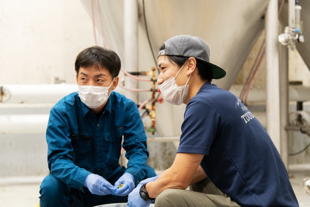 仕込み当日の様子（左：小林氏、右：名取氏）