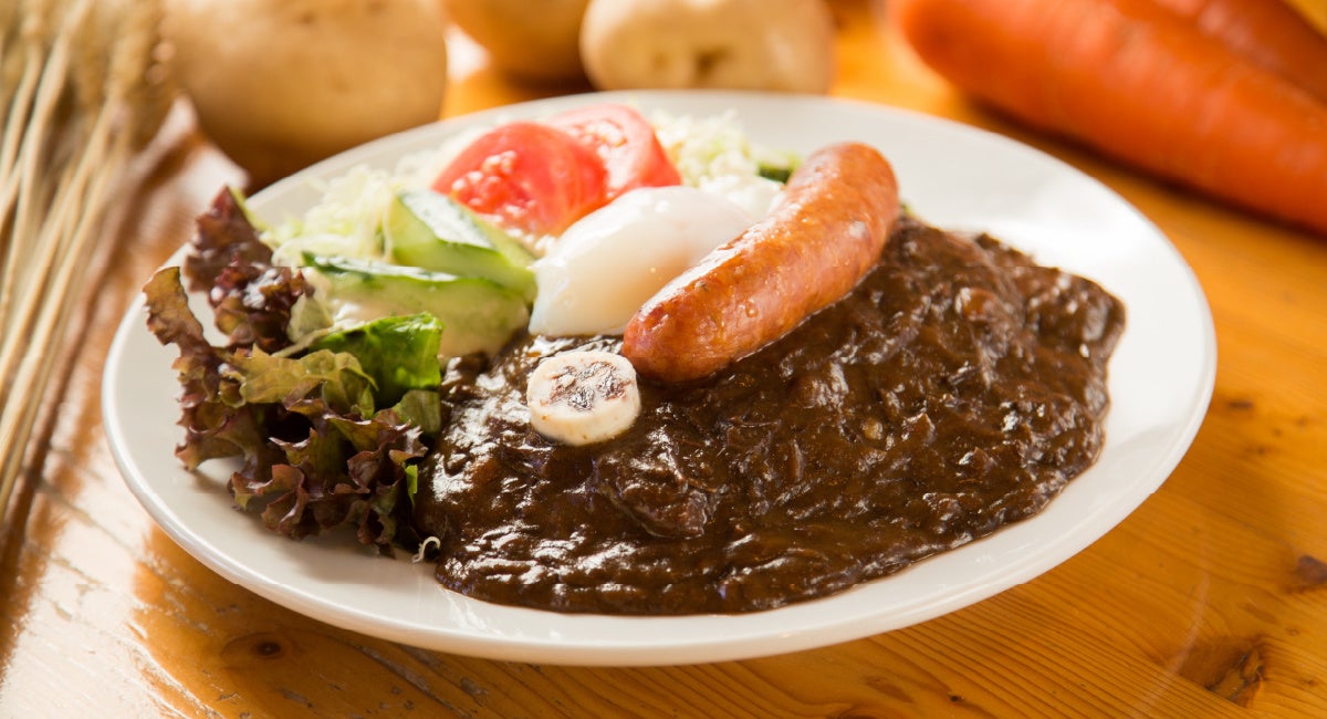 年間15万食のご注文をいただく萌木の村ROCKの看板メニュー「ROCKビーフカレー」