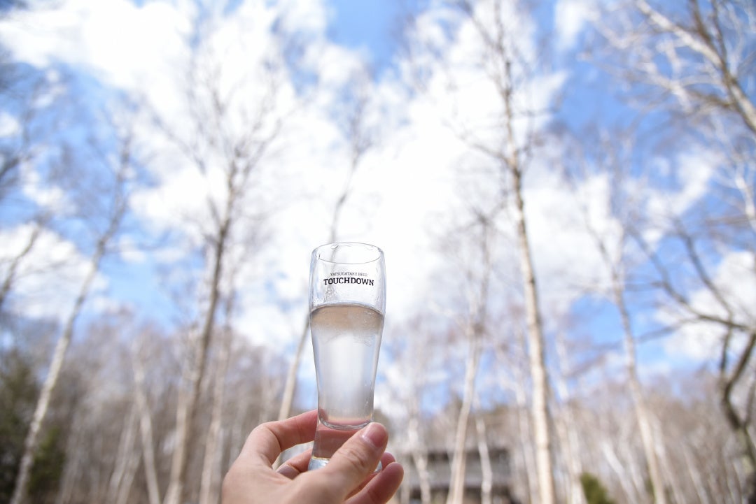 清里高原に群生する白樺から採取した天然の樹液水を使用