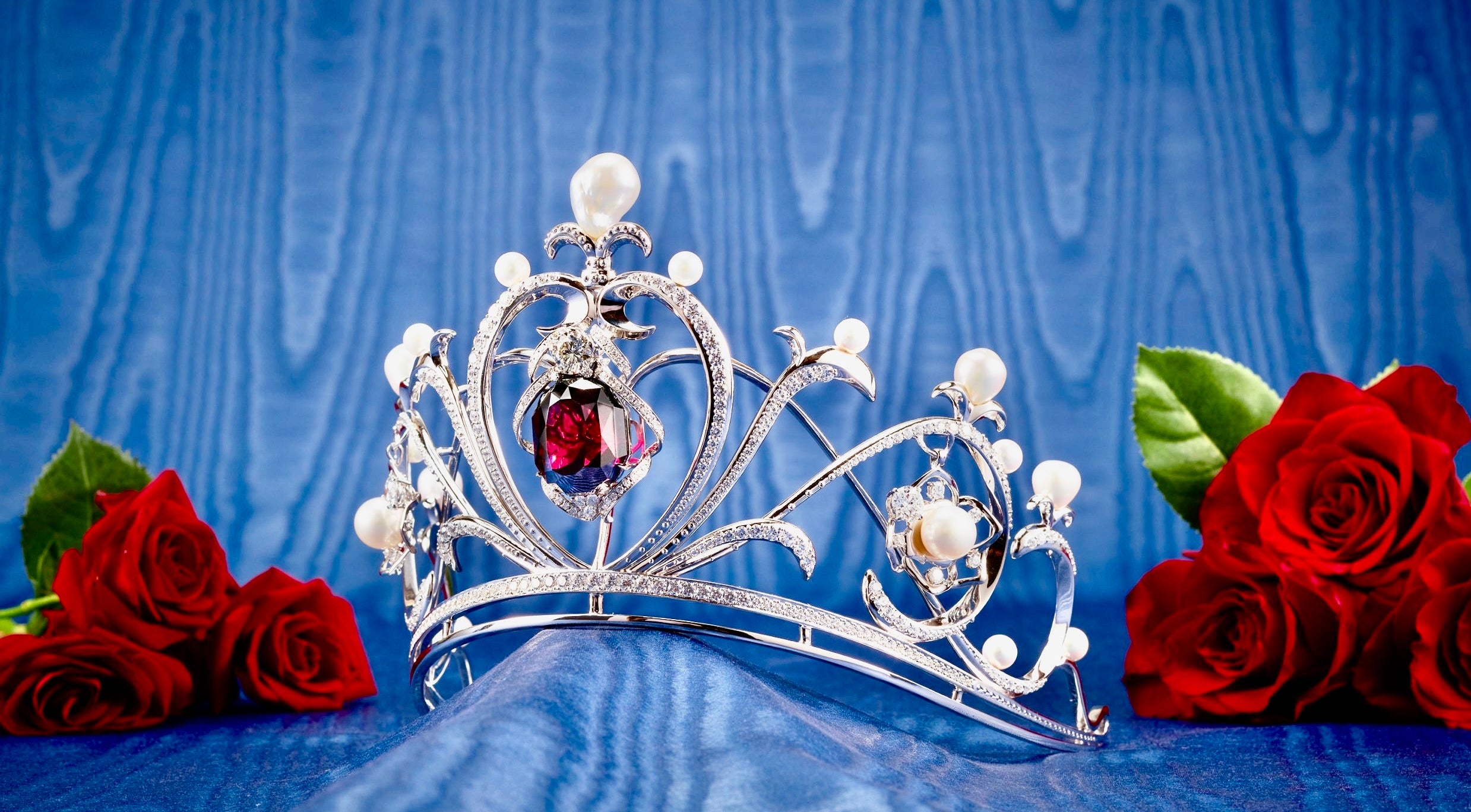 ロードライトガーネット83.12ct、全体にパール大小17個、ダイヤモンド