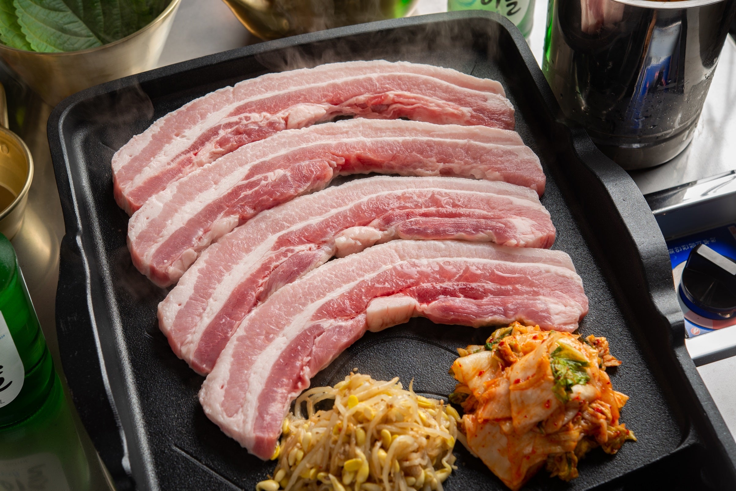 こだわりの一度も冷凍していない「セン(生)サムギョプサル」は、お肉の旨み、甘みが抜群。