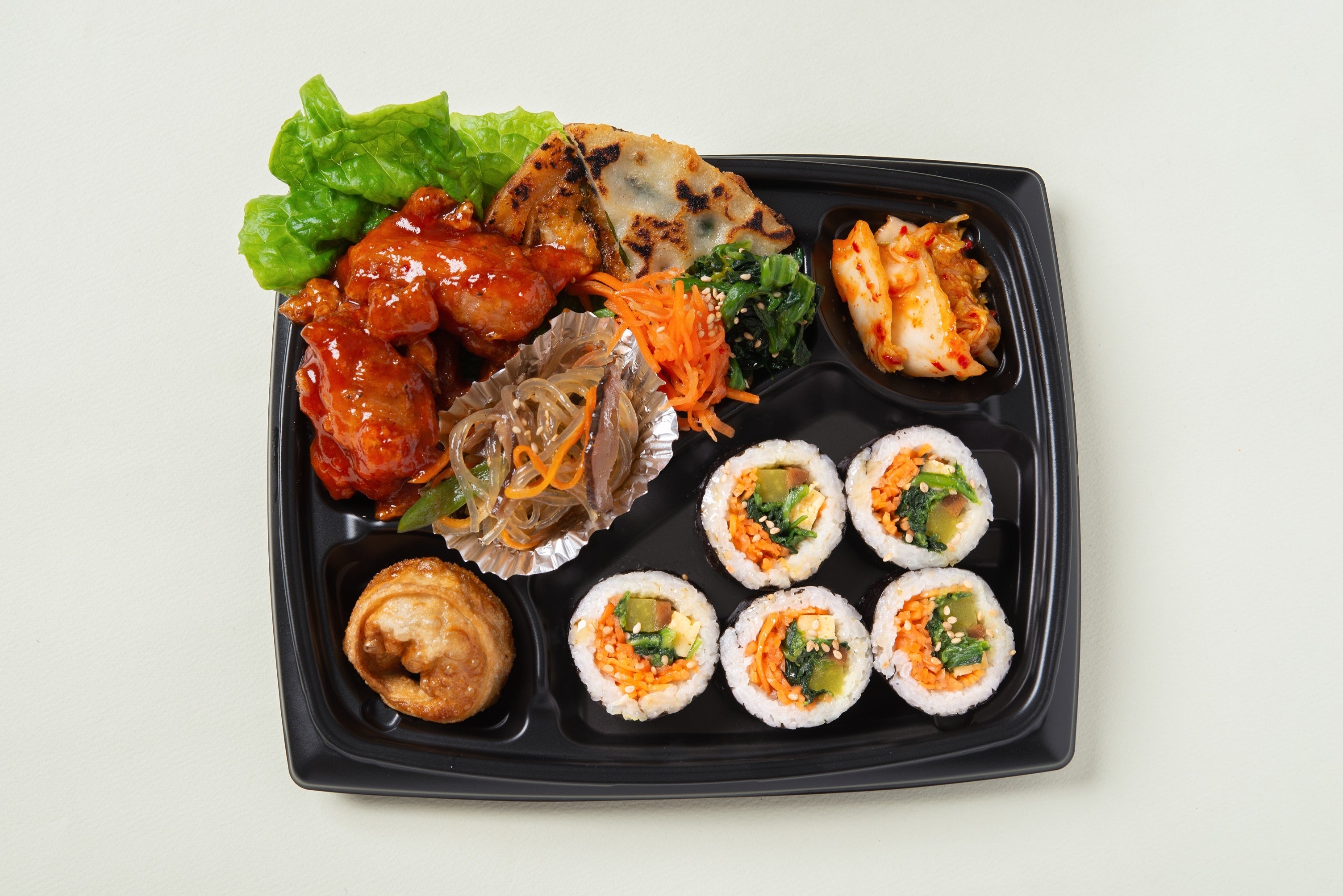 手づくりキンパと甘辛ヤンニョムチキン弁当：税込850円