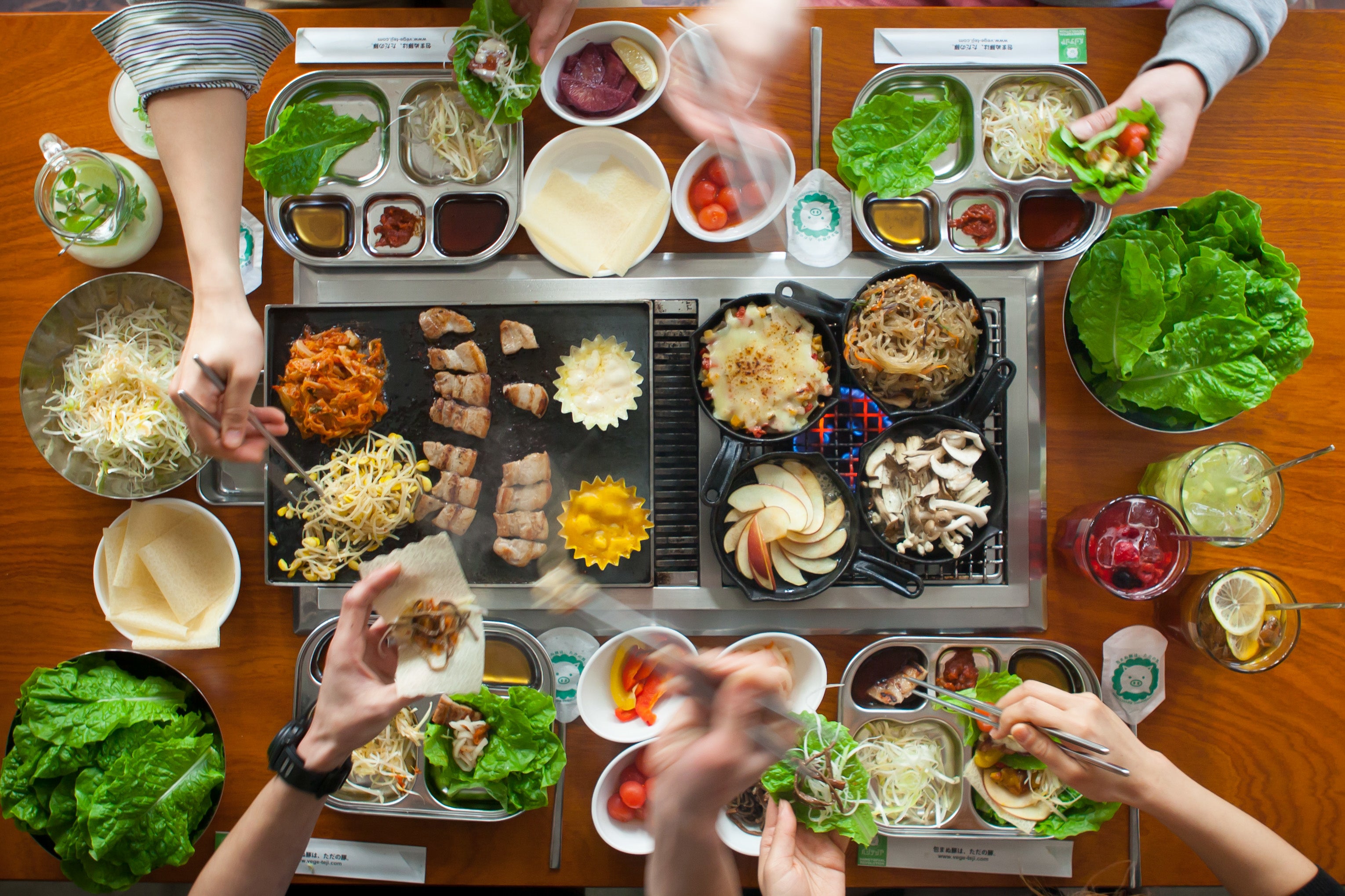 「包まぬ豚は、ただの豚。」をキャッチコピーに10,000通り以上の包み方を提案！