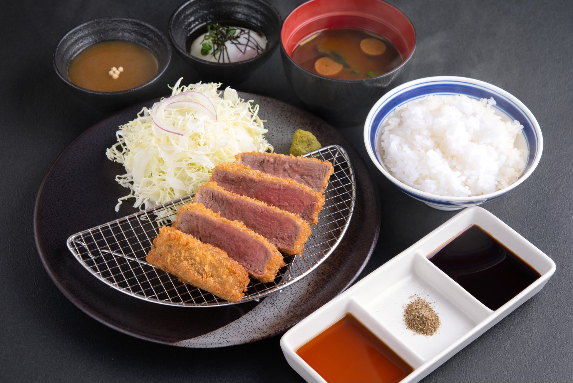 牛ヒレカツ京玉膳 2,190円(税込2,409円)