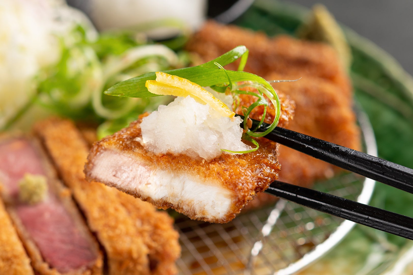 高温短時間でふっくら食感に。たっぷりの薬味と合わせてどうぞ。