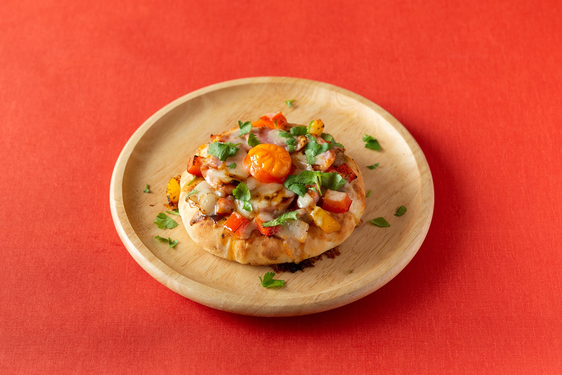 自家製ソーセージのガパオ・フォカッチャピッツァ