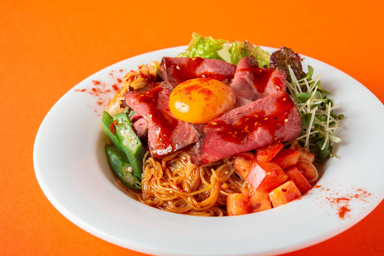 たっぷり夏野菜とローストビーフのサラダビビン麺【韓国ｰKOREAｰ】