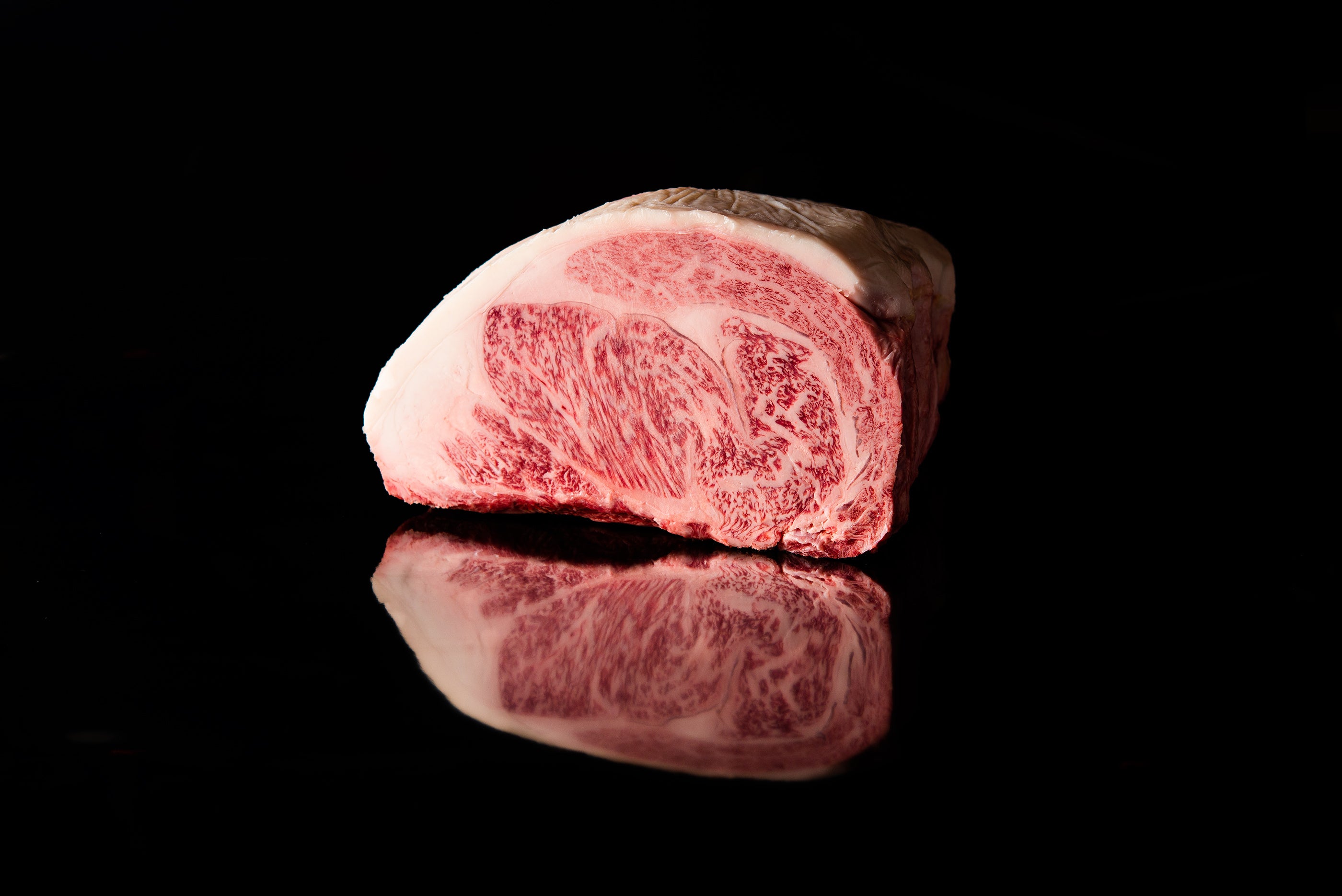 日本が世界に誇る『黒毛和牛』を使用した特別な牛カツを提供します。