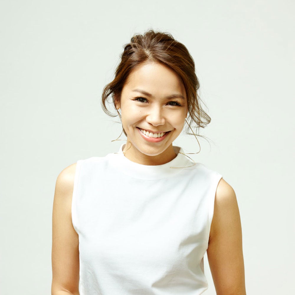 【栄倉麻桍】　バイリンガルMC、インタビュアー、1児の母