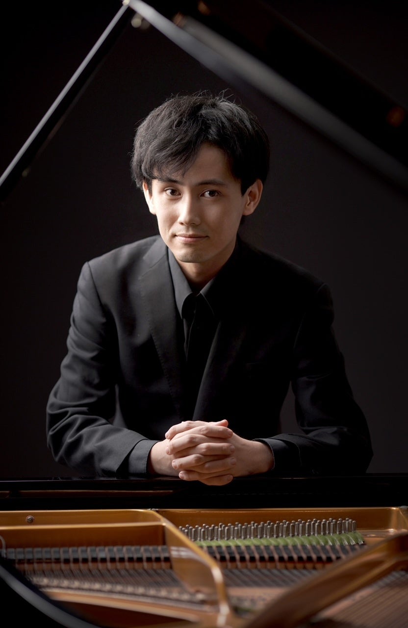 静岡駅のクリスタルピアノで素敵なクリスマスを ～誰でも自由に弾ける