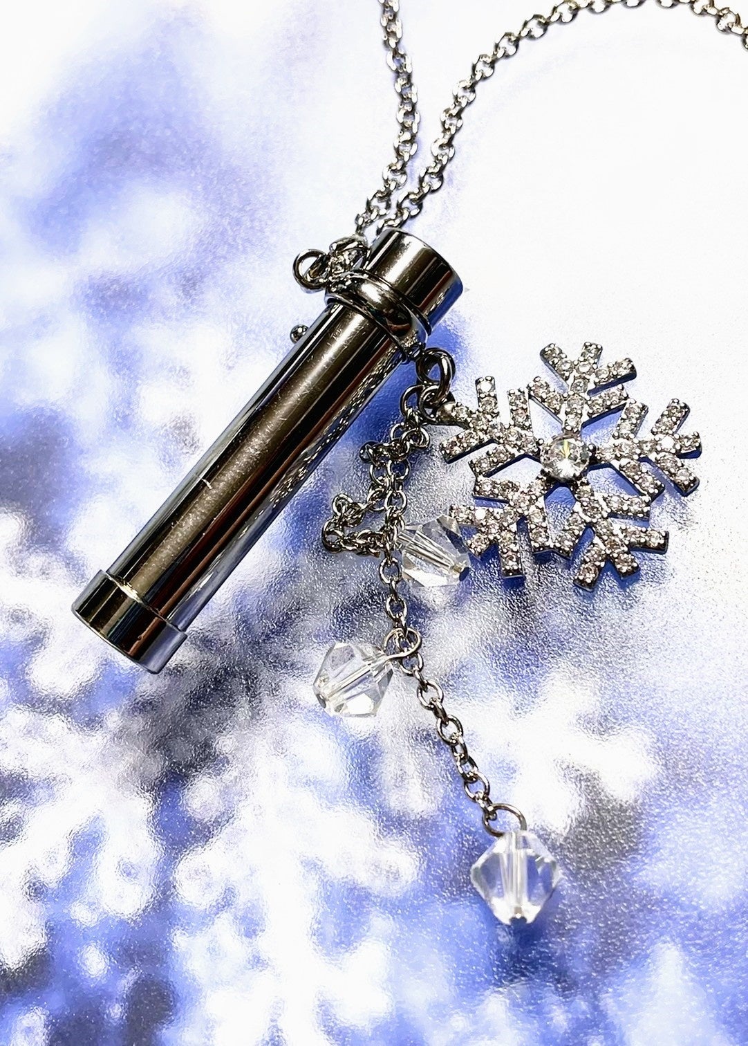 関　一　作「雪の結晶アクセサリー万華鏡」