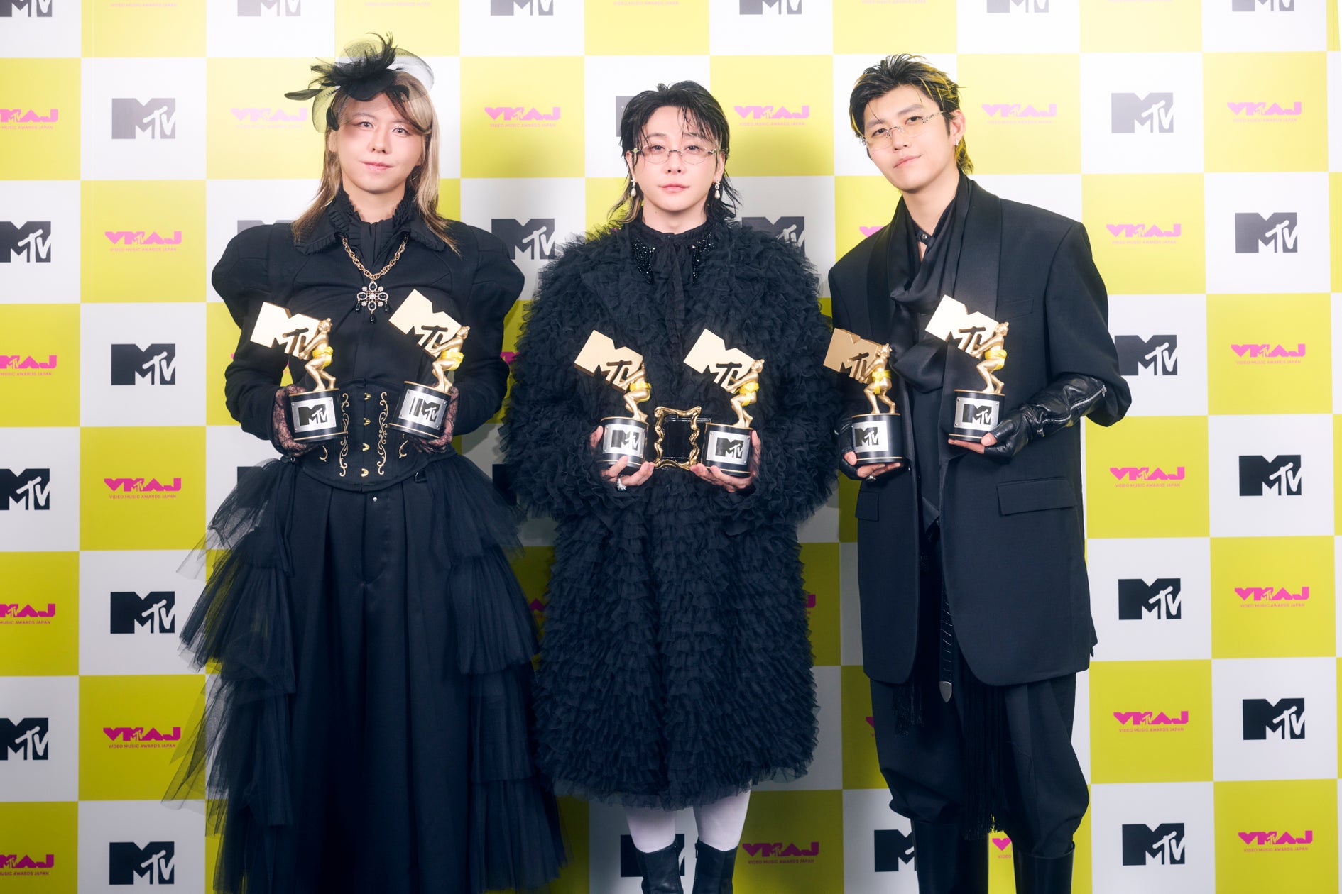 【本日スタート】吉田仁人(M!LK)主演!新金曜ドラマ『溺愛 ~ 実は、最強ヒーロー ~』エンディングテーマが吉田仁人の新曲「愛の形」に決定!10月30日(金)よる11時〜の初回放送内で解禁!