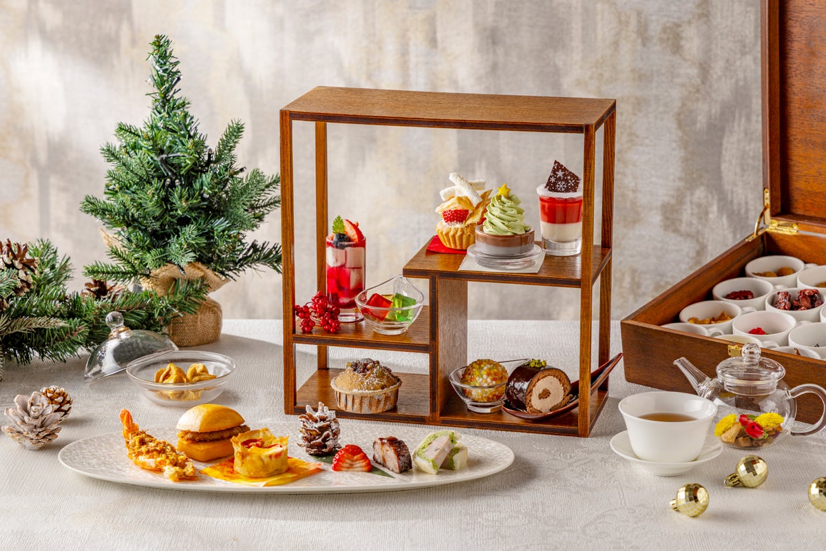 品川・チャイナシャドーのクリスマスアフタヌーンティー シュトーレン風マーラーカオなどスイーツ8種と、1日10名様限定のパフェ