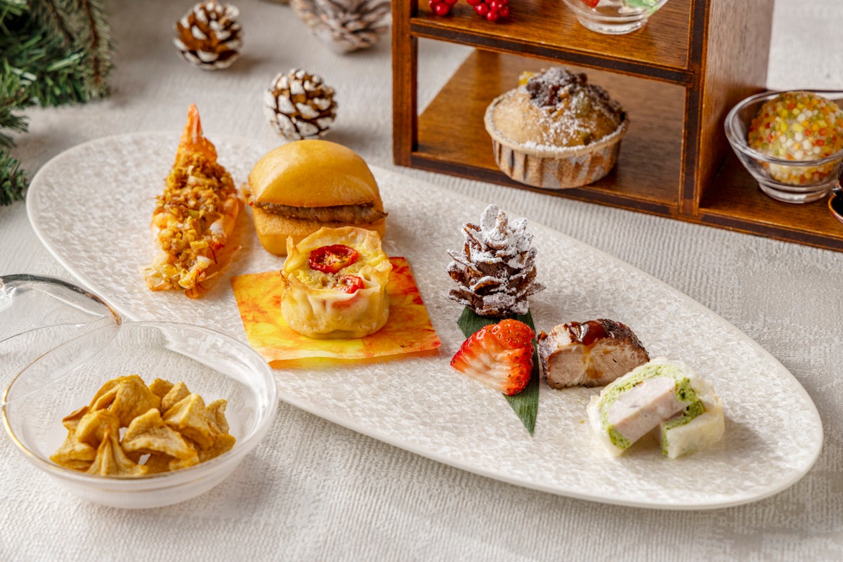 品川・チャイナシャドーのクリスマスアフタヌーンティー シュトーレン風マーラーカオなどスイーツ8種と、1日10名様限定のパフェ