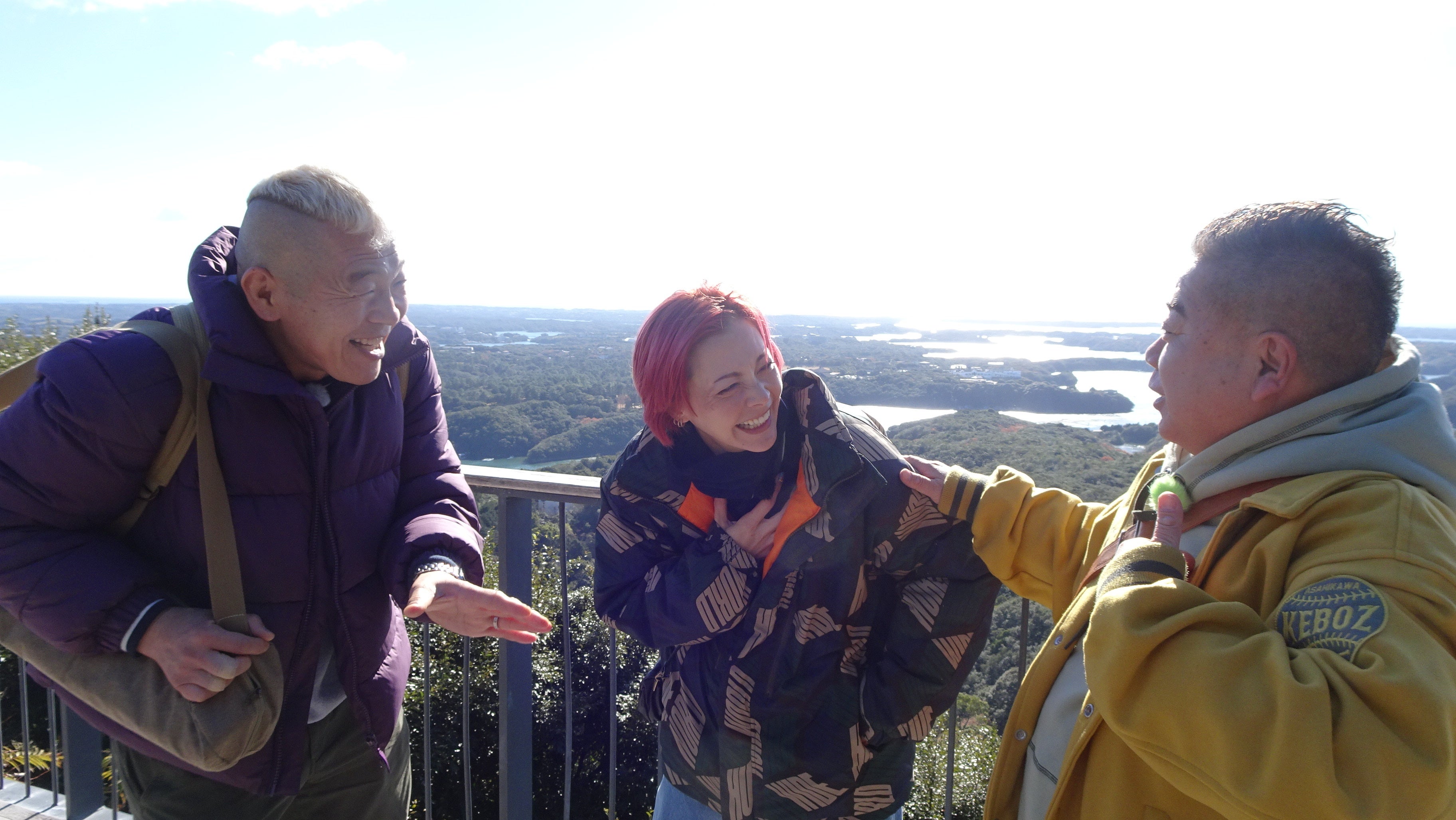 志摩の絶景を楽しむウド鈴木、土屋アンナ、出川哲朗