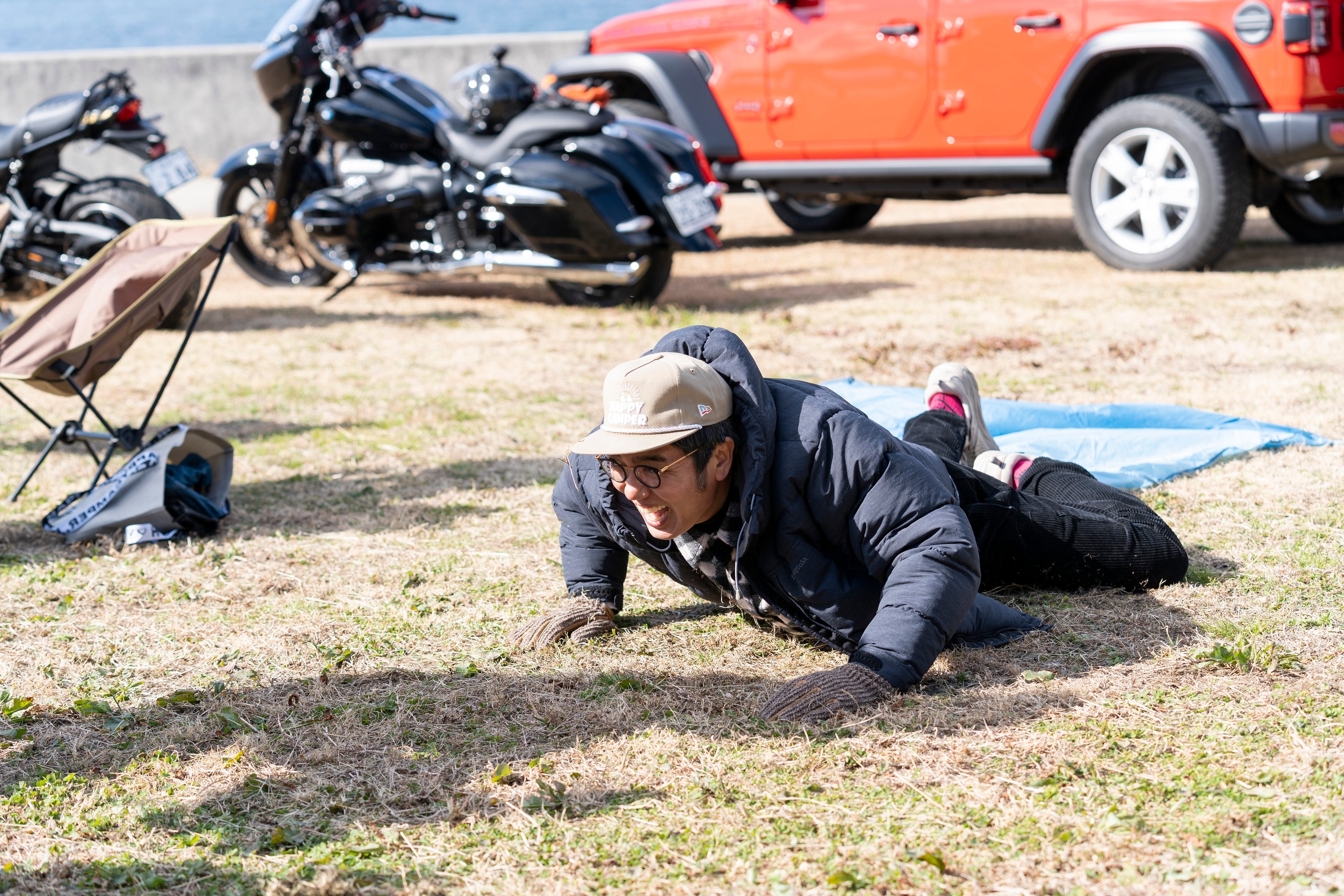 風にテントを飛ばされた小木