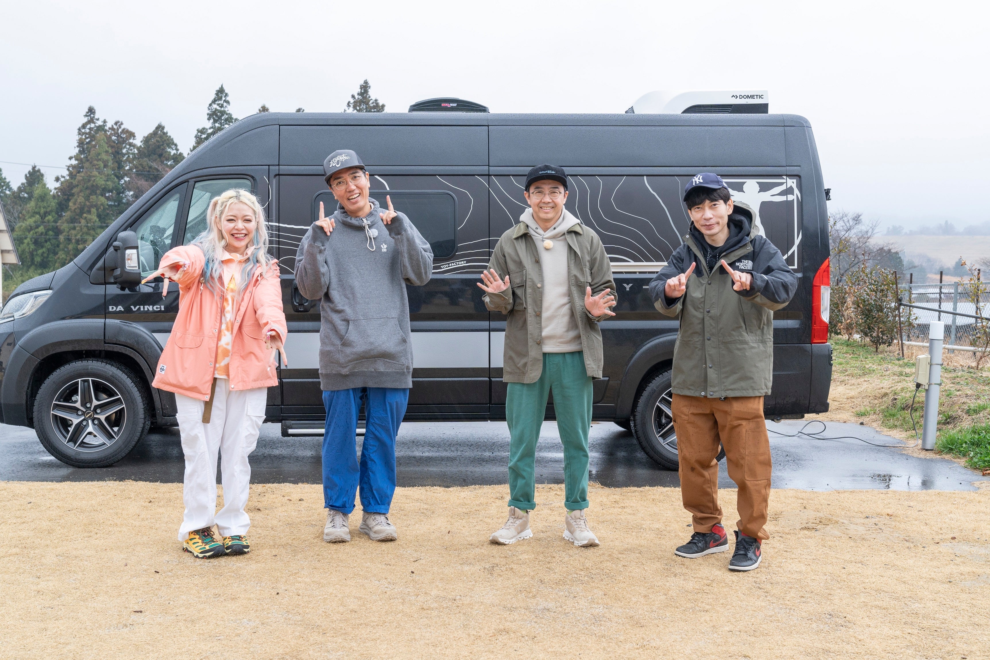 左から、エルフ荒川、小木博明、矢作兼、インパルス板倉