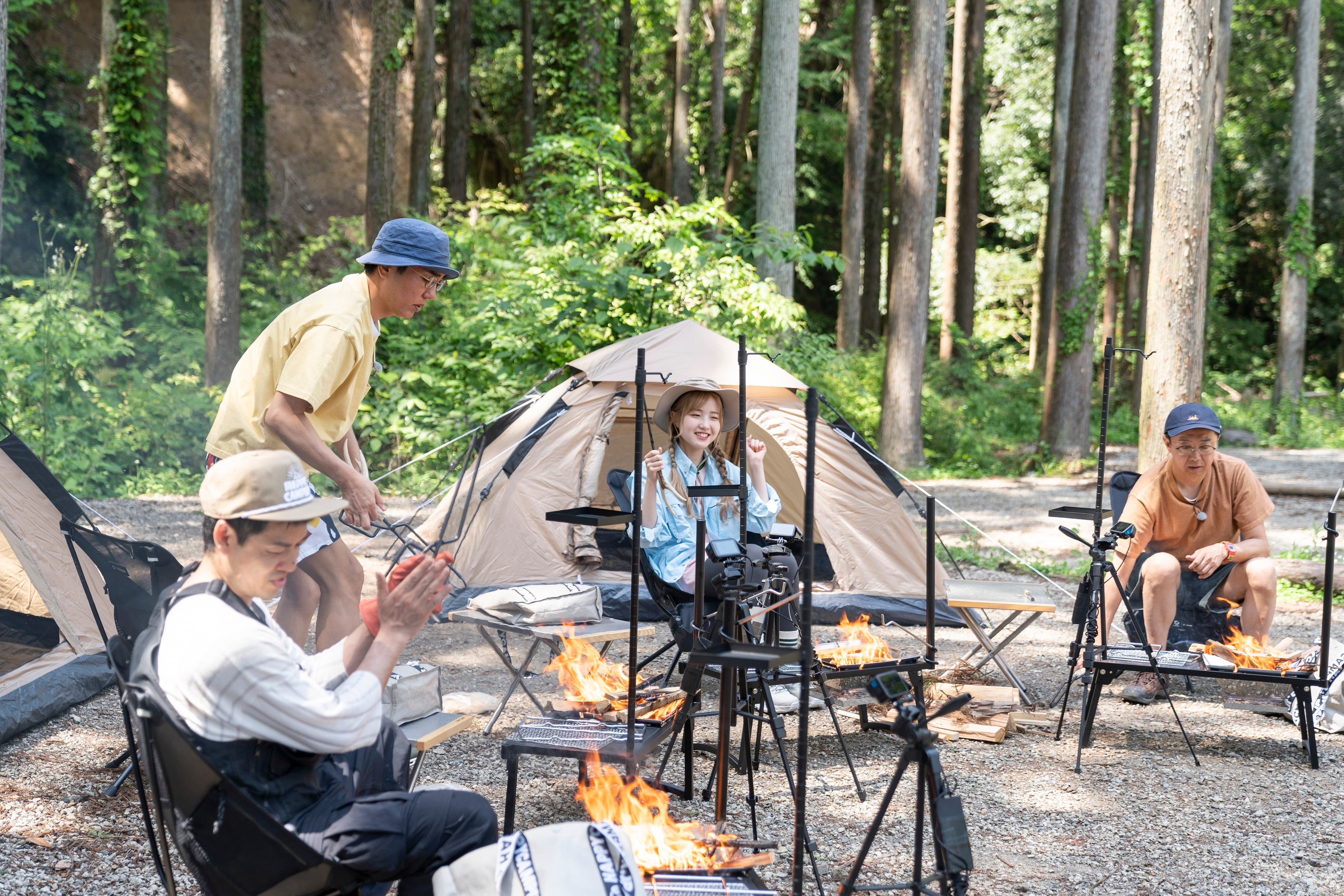 初の火おこしに挑戦した本田
