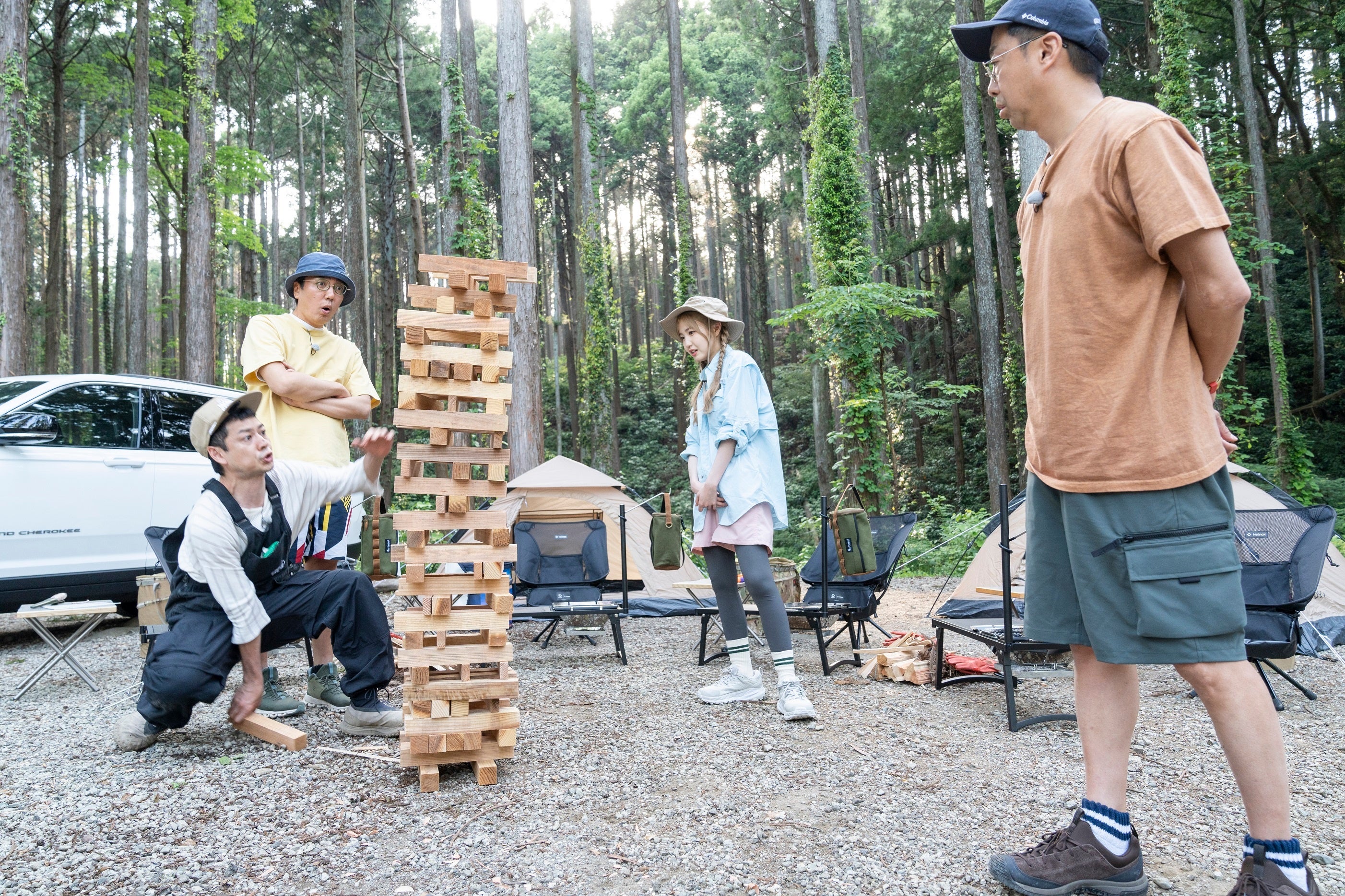 焚き火用の薪でジェンガ対決