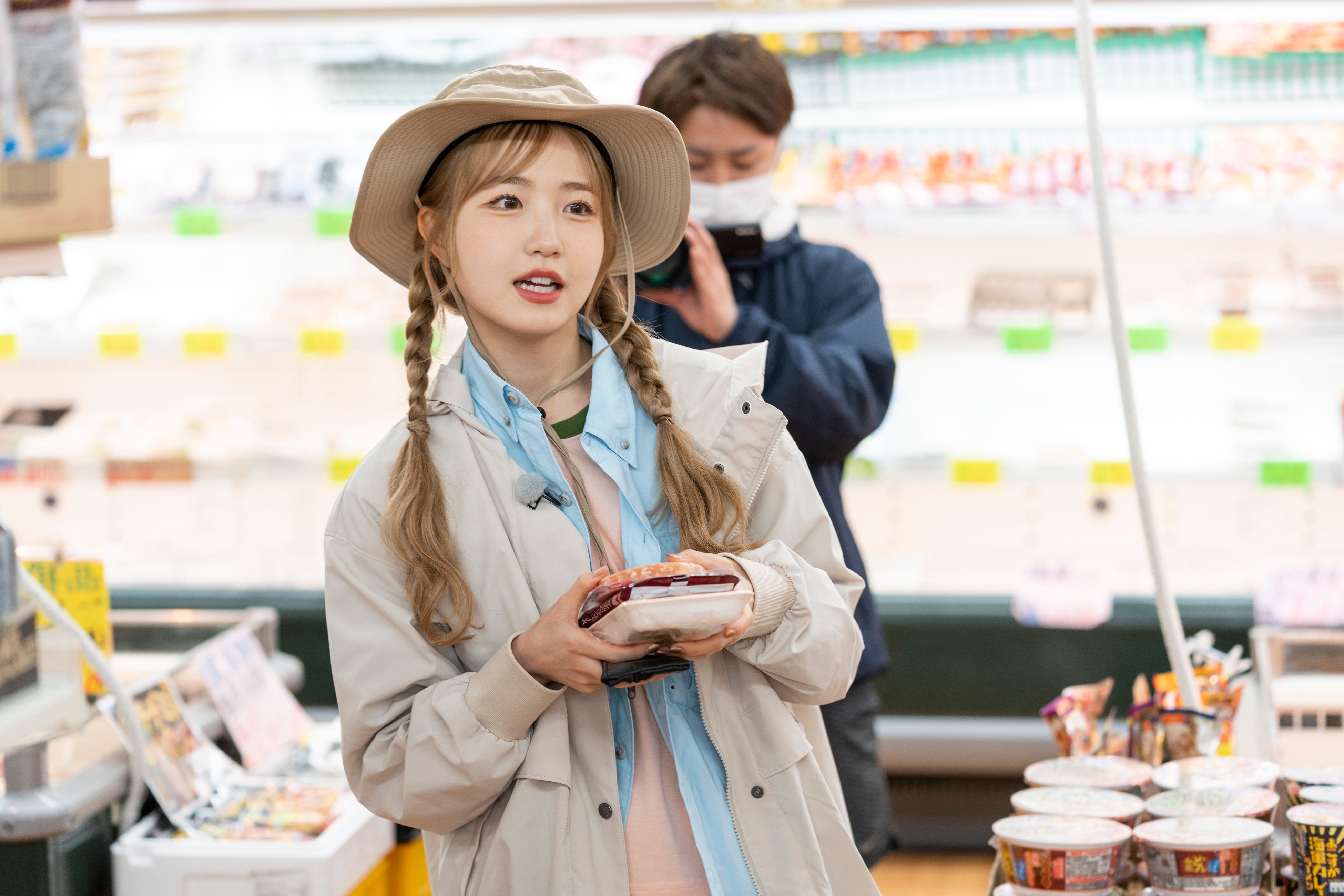 予算縛りで食材購入する本田