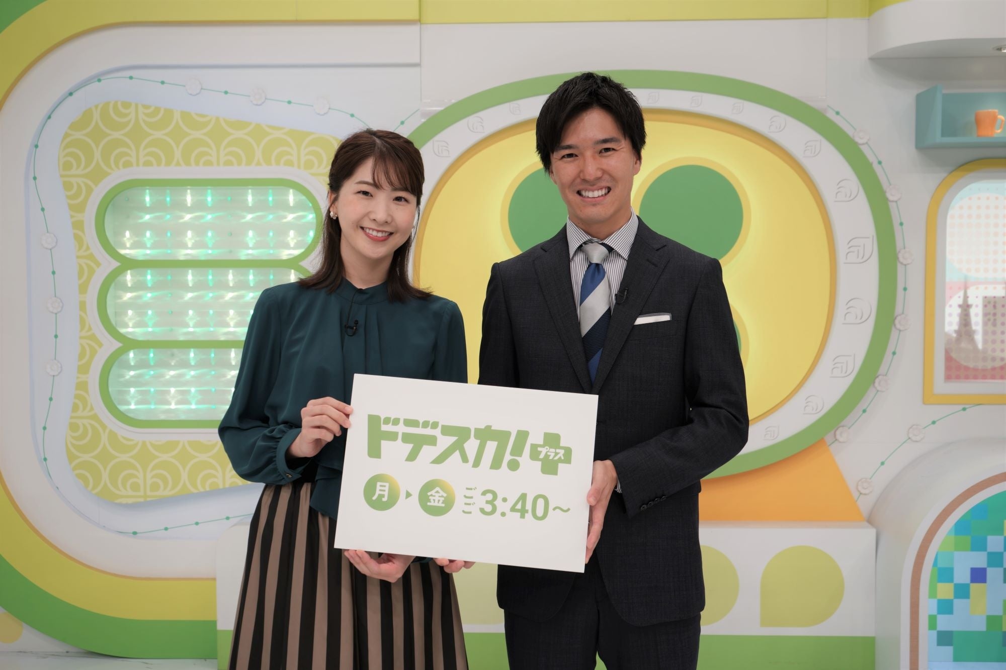 (左より、「ドデスカ！＋」サブMC・西尾菜々美アナウンサー、メインMC・濱田隼アナウンサー)