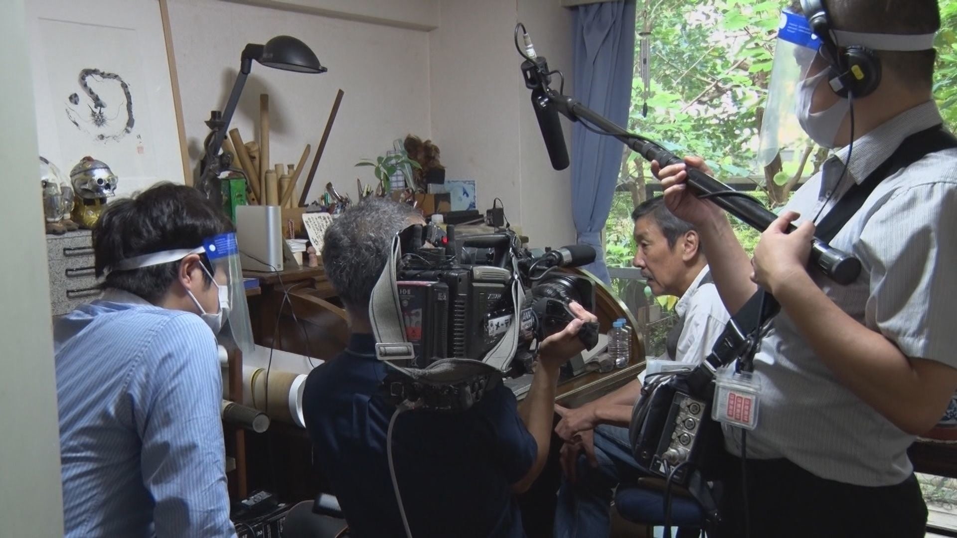 感染対策を行い、奥田瑛二氏にインタビュー