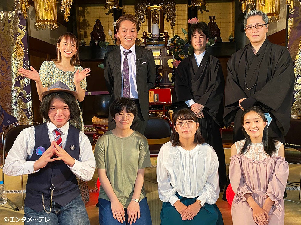 後列左から鉢嶺杏奈、狩野英孝、上間月貴（怪談社）、糸柳寿昭（怪談社） 前列左から波多野頌悟さん、竹中望さん、加島那苗さん、深津瞳美さん