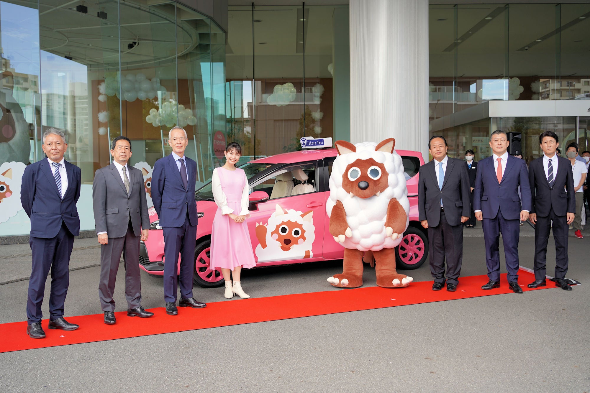 10月3日(月)メ～テレ本社前で行われた「ウルフィタクシー」出発式