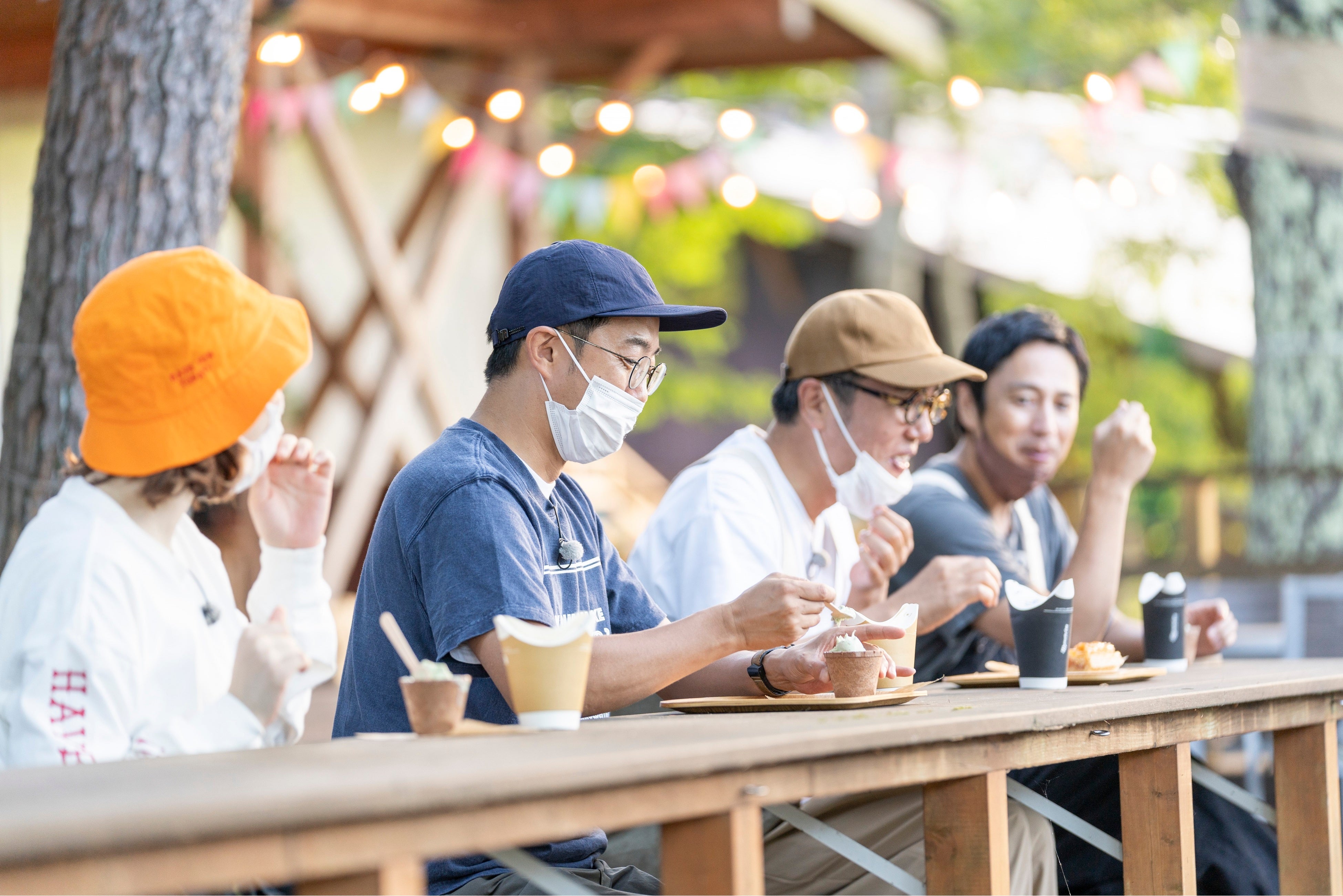 スイーツを堪能する一同