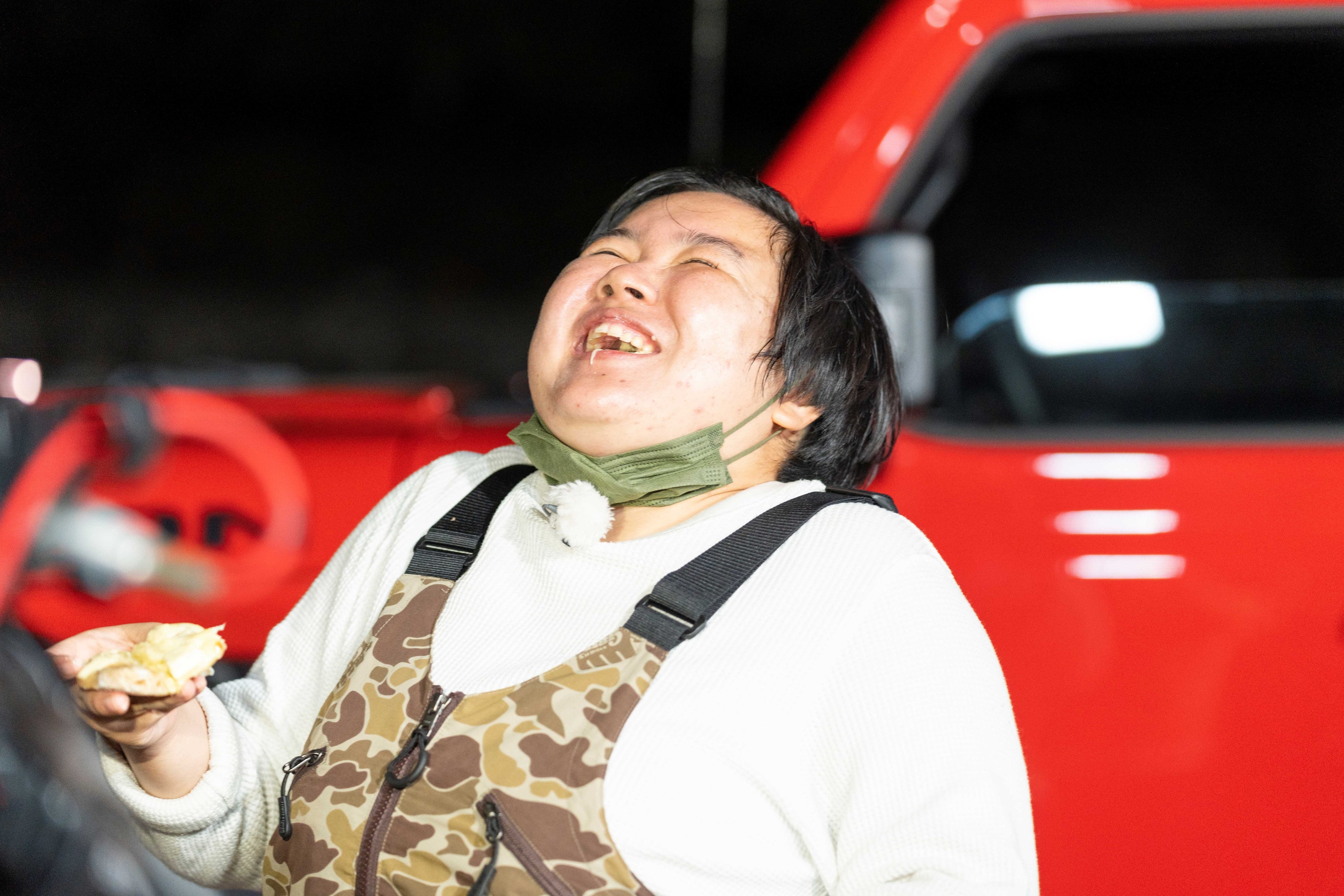 ピザの味に大満足のやす子