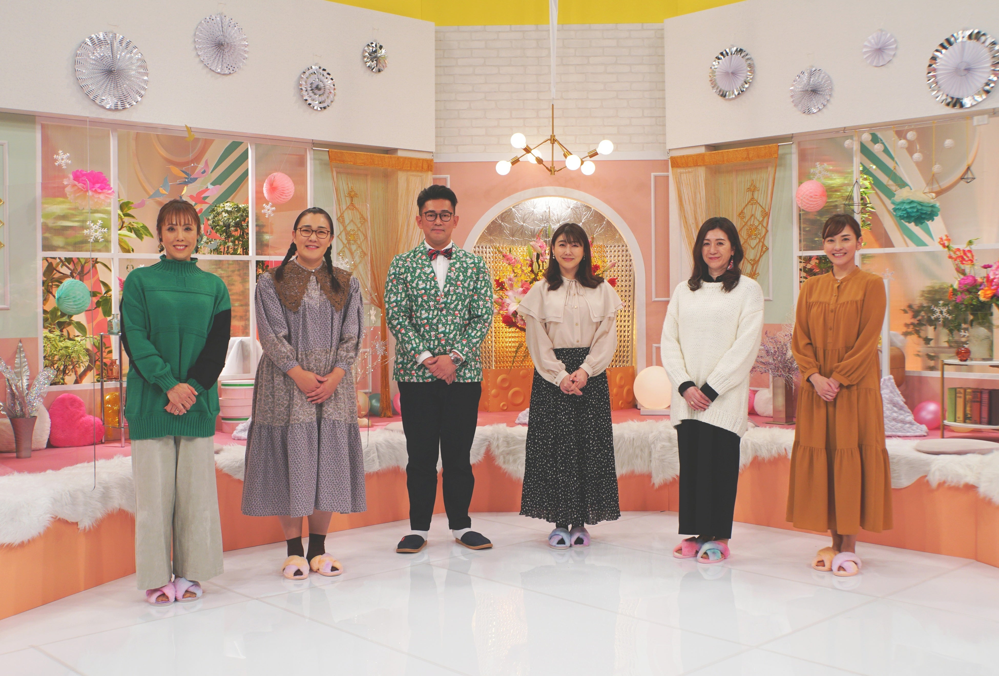 (左から：助産師HISAKO・白鳥久美子・ビビる大木・安めぐみ・野々村友紀子・鈴木しおりアナウンサー)