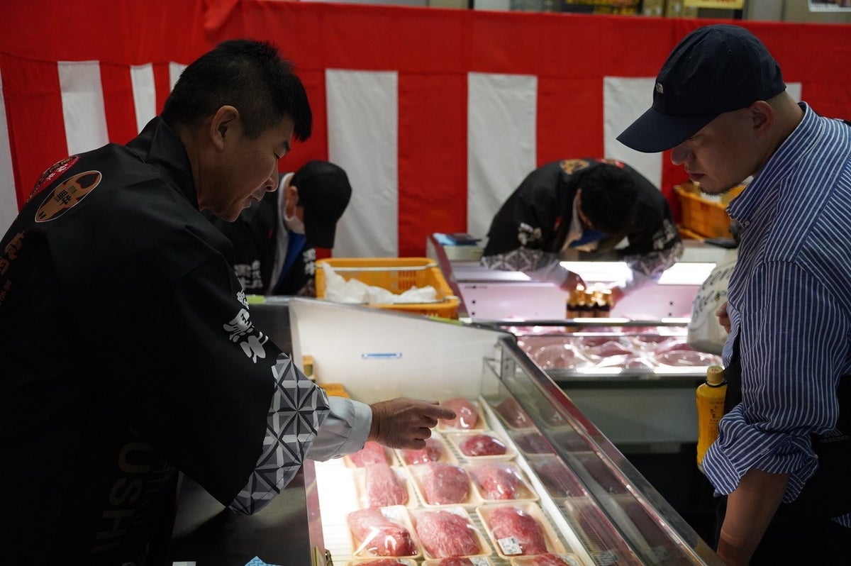 食肉・食肉加工品の販売コーナー