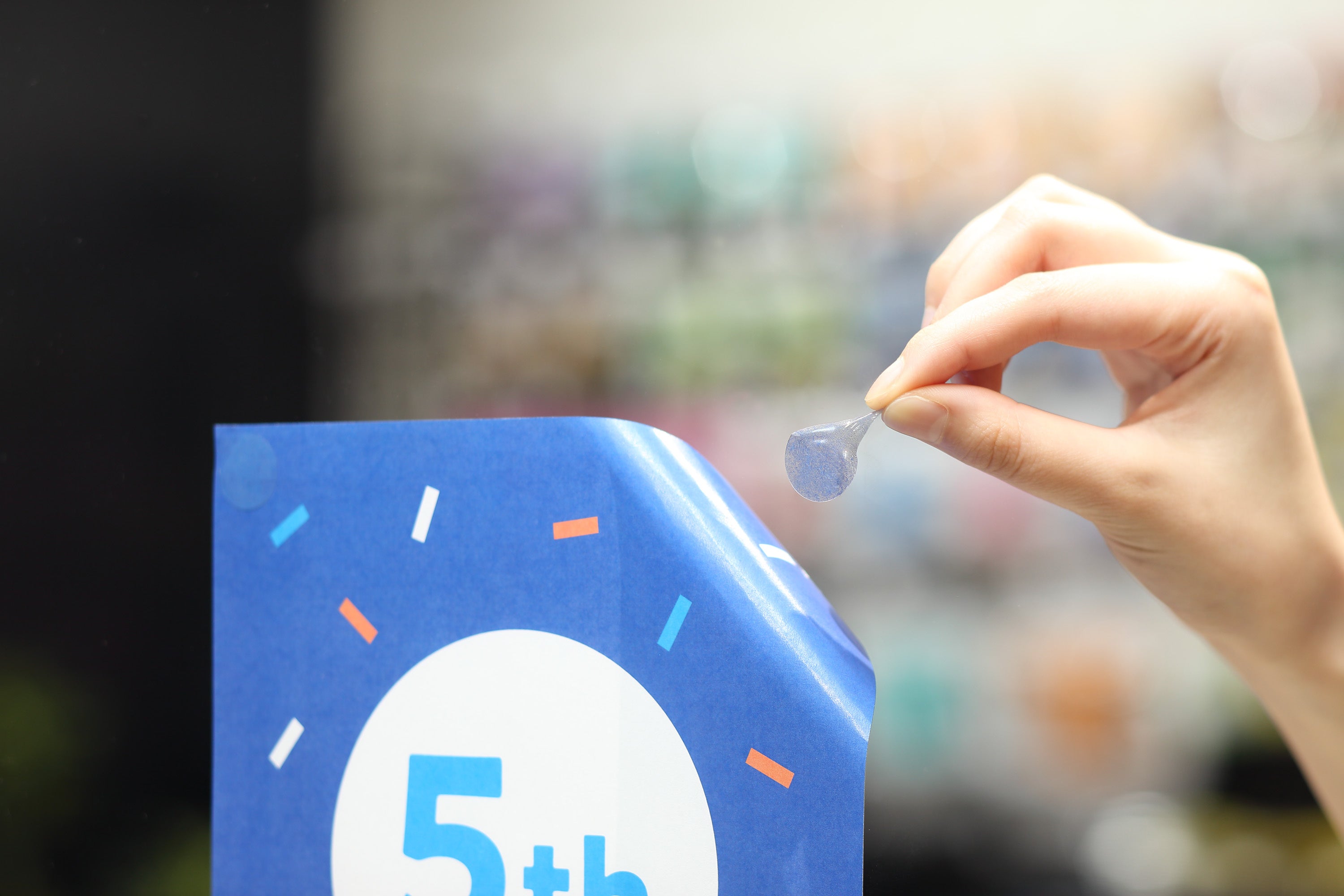 伸びる基材で、キレイにはがせる