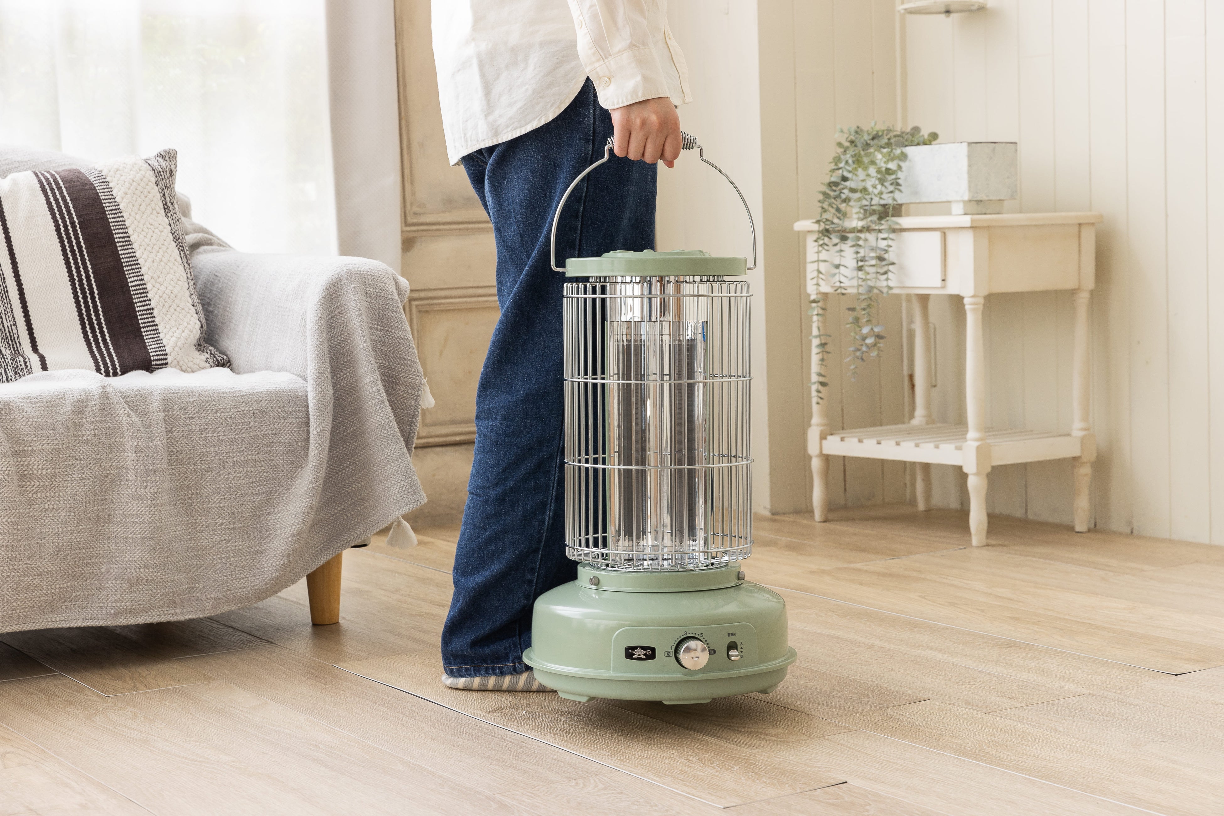 伝統と革新の融合。最新技術で理想の暖房効果と、赤く輝く炎のような