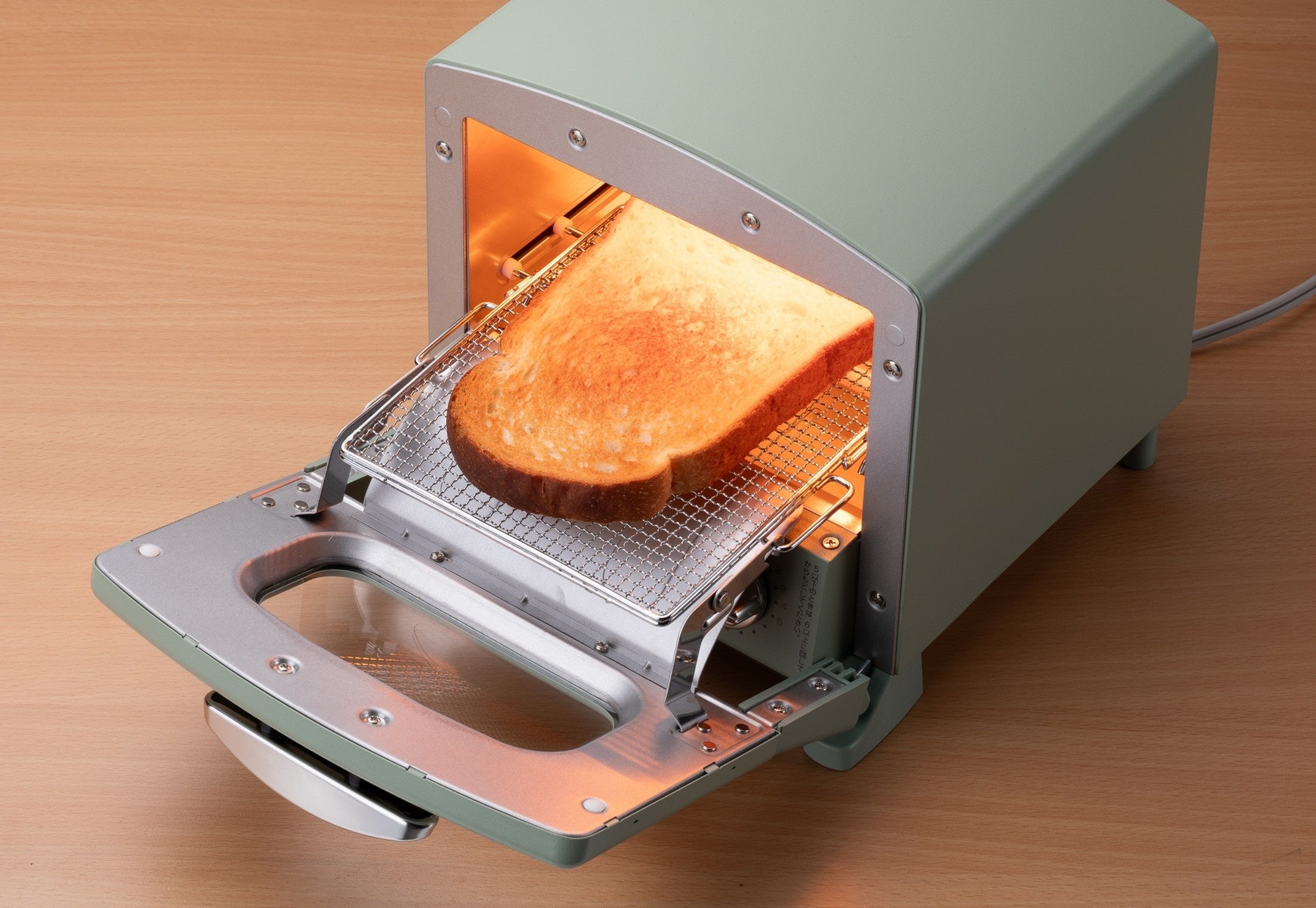 こちらの商品はアラジン様、専用の商品になります。 アラジントースターから1枚焼きモデルが新登場！“ちょうど1枚の