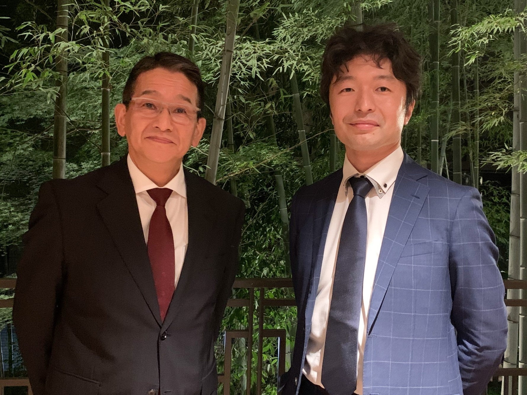 左：京都府立医科大学 大学院医学研究科 教授 内藤 裕二 様　右：株式会社サイキンソー 代表取締役 CEO 沢井 悠