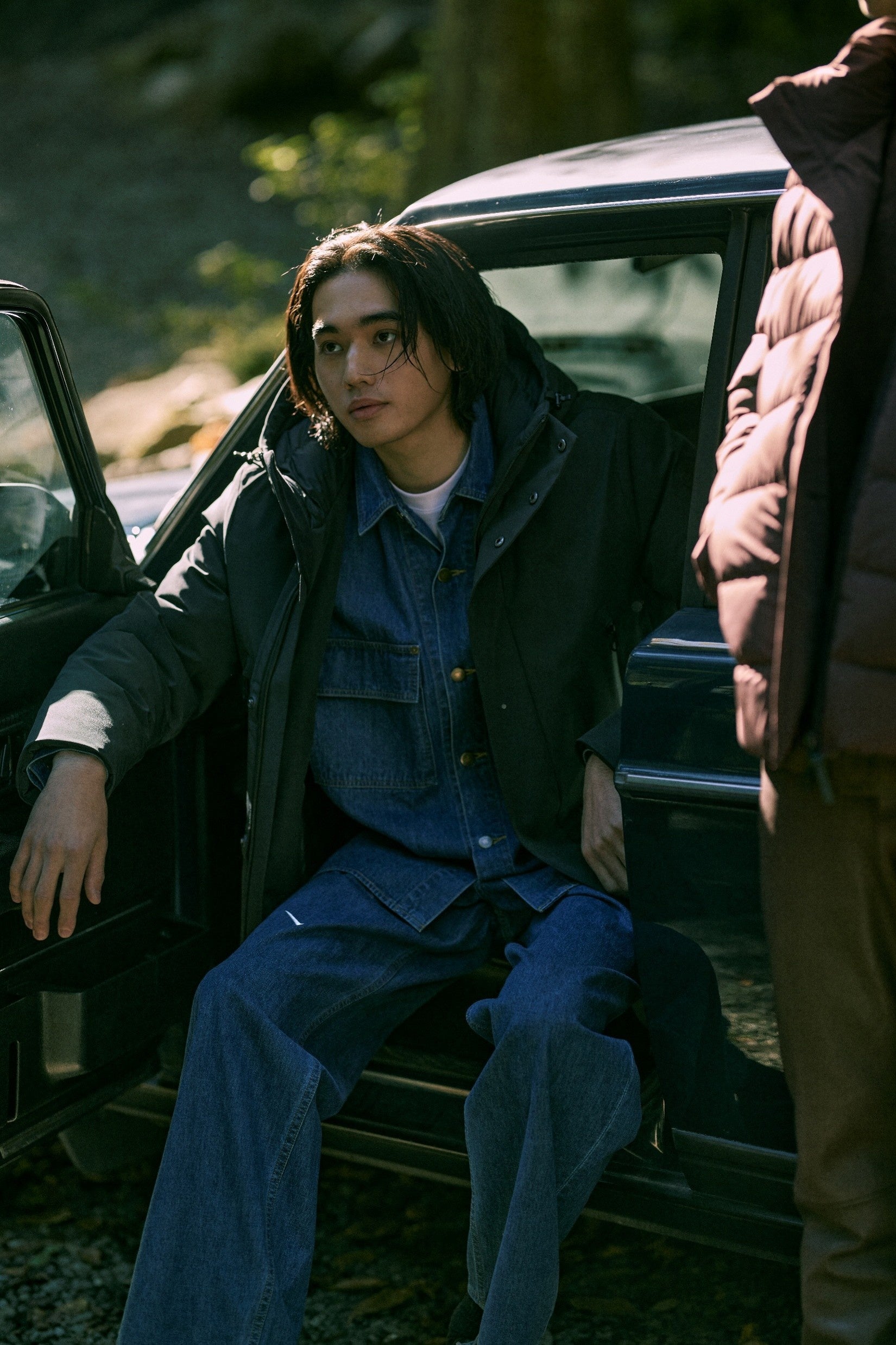 国内外で活躍の幅を広げる俳優・笠松将が纏う、イタリアのダウン