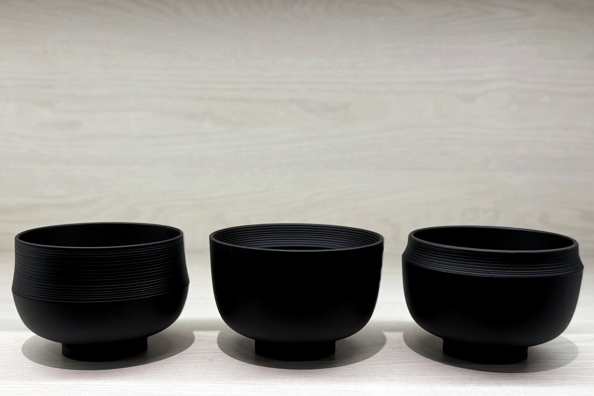 MIRAIWOOD®︎ の環境技術で漆器の廃木粉をアップサイクルした MIRAIWOOD®︎ の環境技術で漆器の廃木粉をアップサイクルした