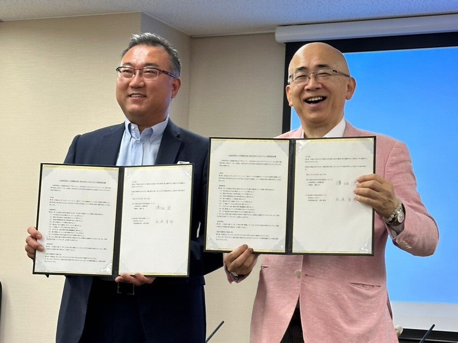 ▲写真左からぐるなび代表取締役社長杉原章郎、大阪観光局理事長溝畑宏氏